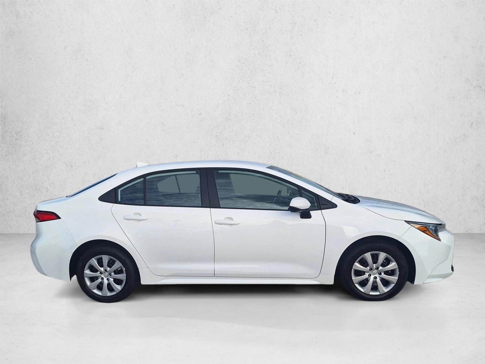 2025 Toyota Corolla LE photo 3