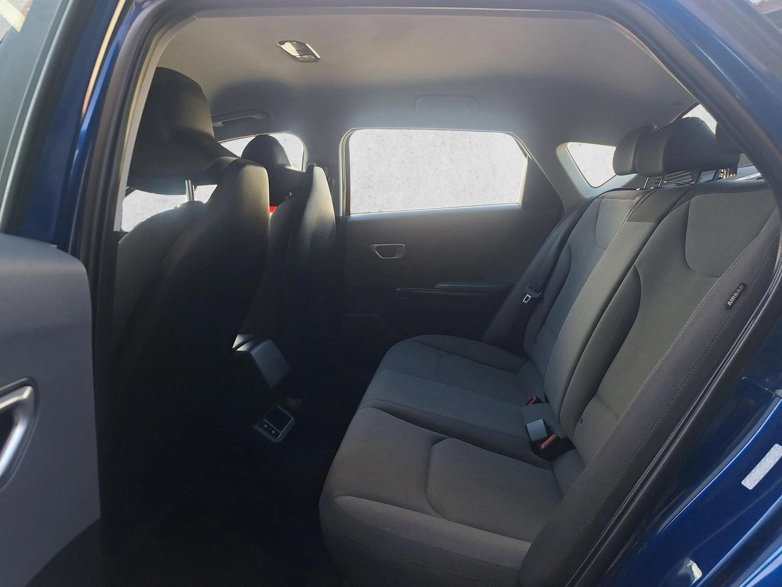 2025 Kia K4 LXS - Photo 16