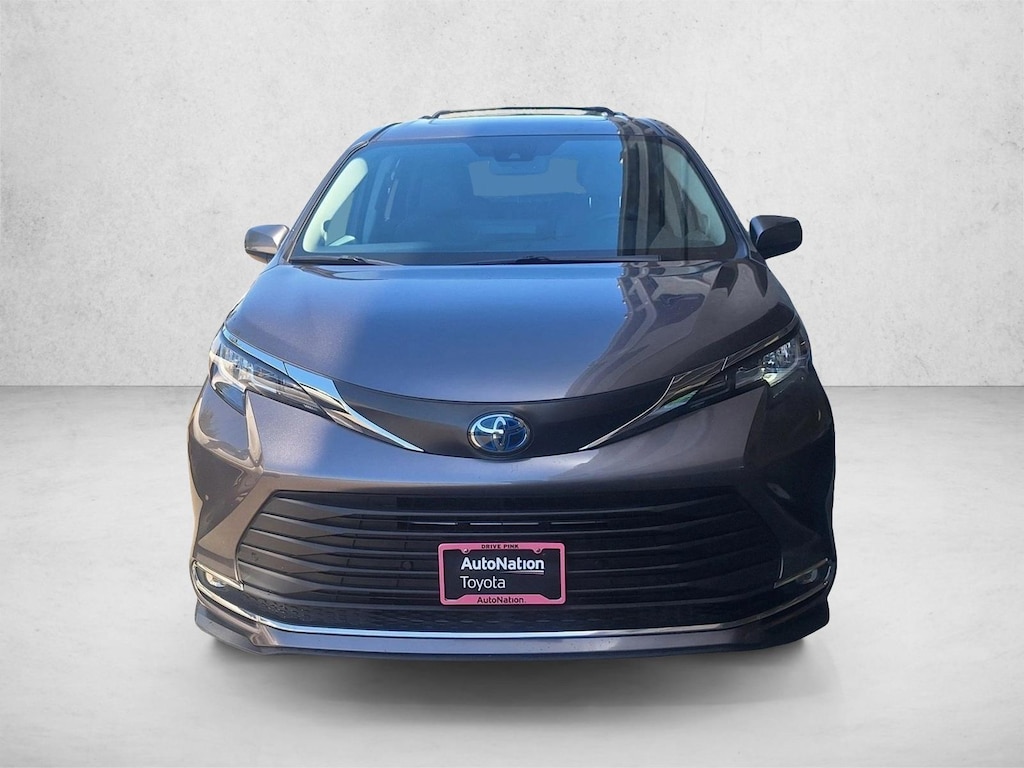 Used 2023 Toyota Sienna XLE 8 Passenger Van Passenger Van