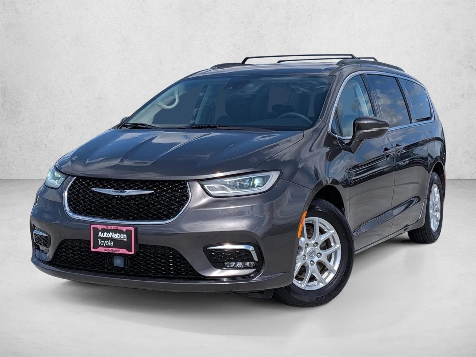 2022 Chrysler Pacifica Touring L's photo