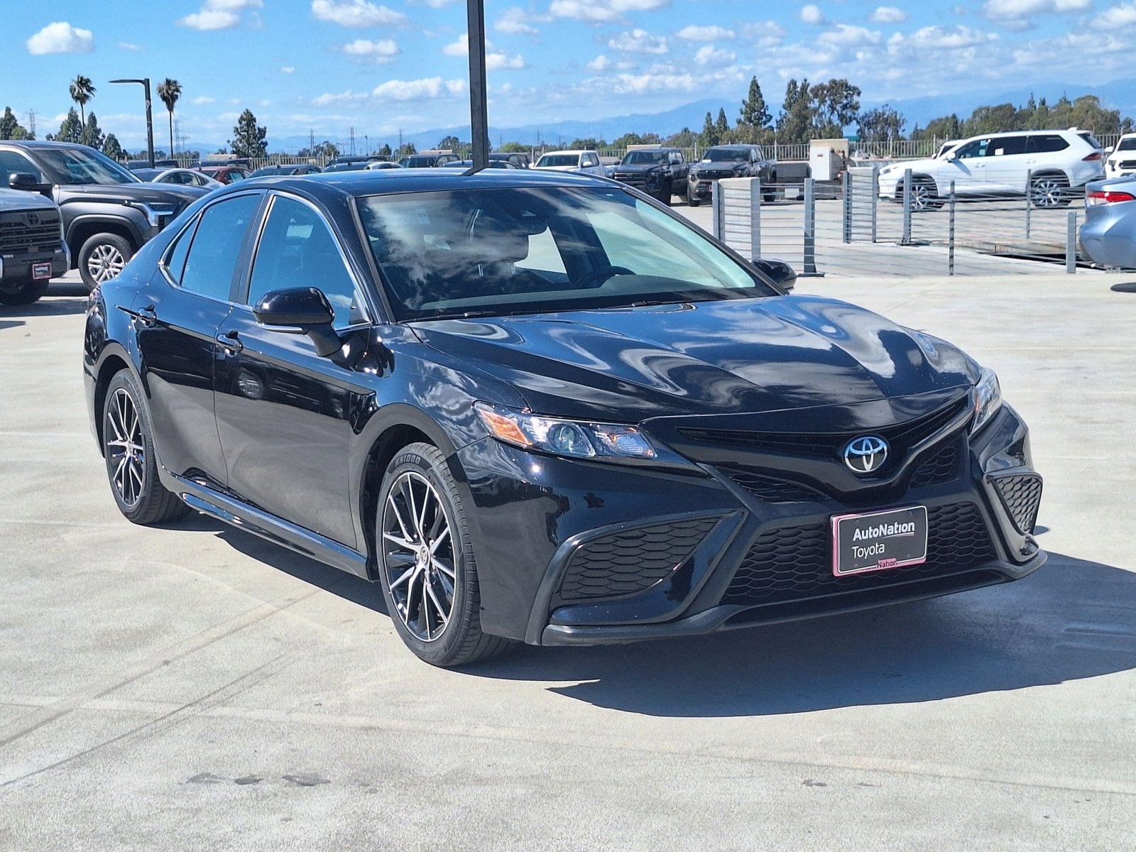 2021 Toyota Camry SE photo 3