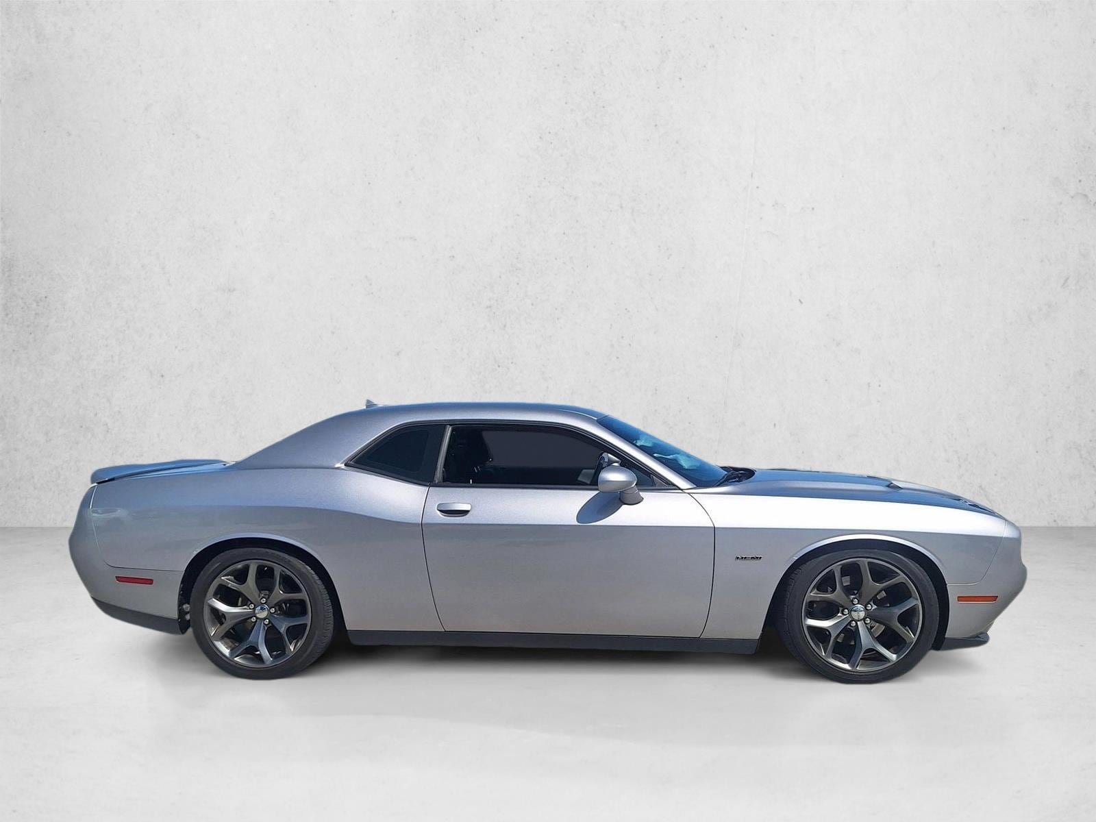 2015 Dodge Challenger SXT photo 4