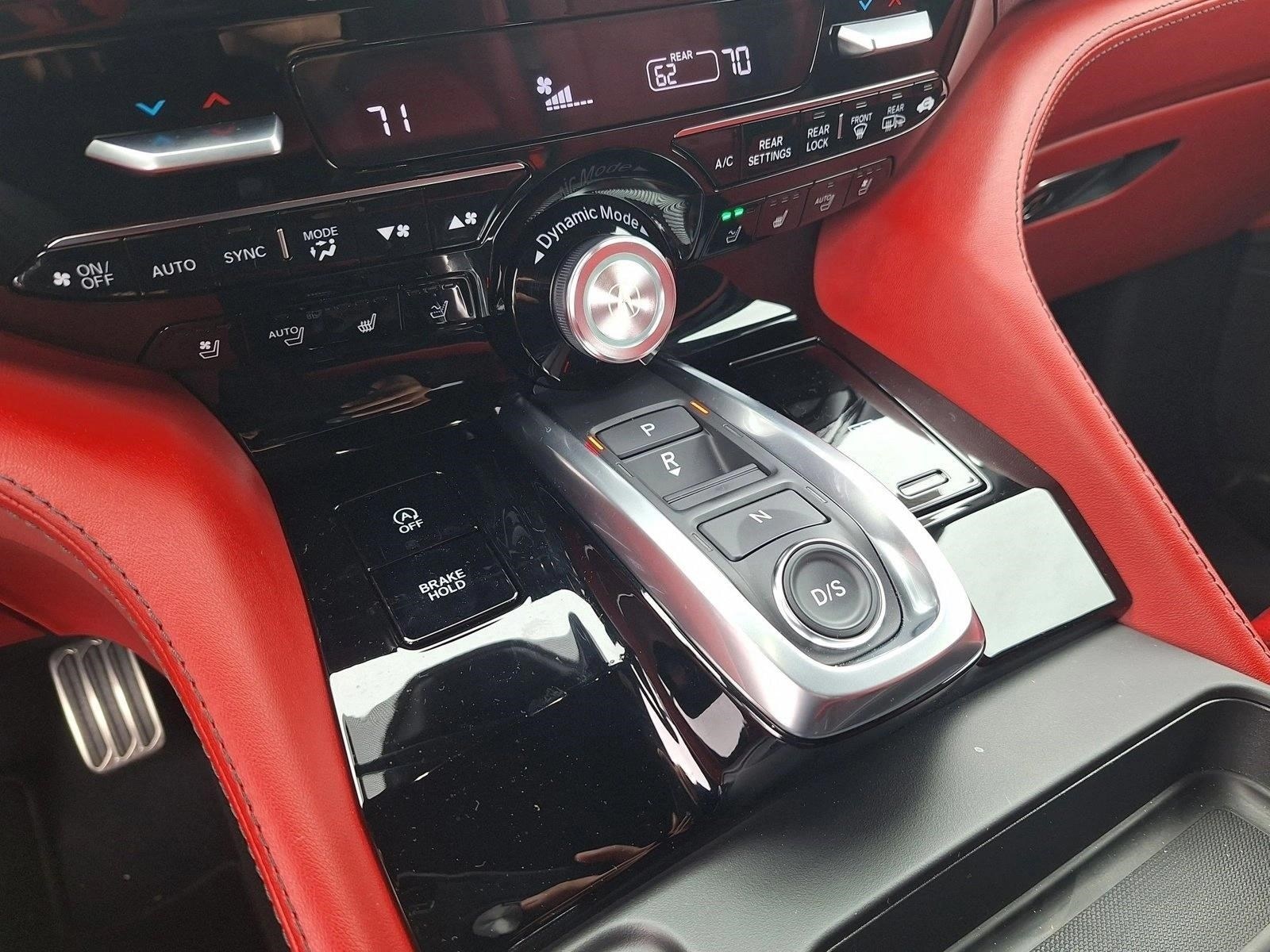 2019 Toyota Prius LE's photo