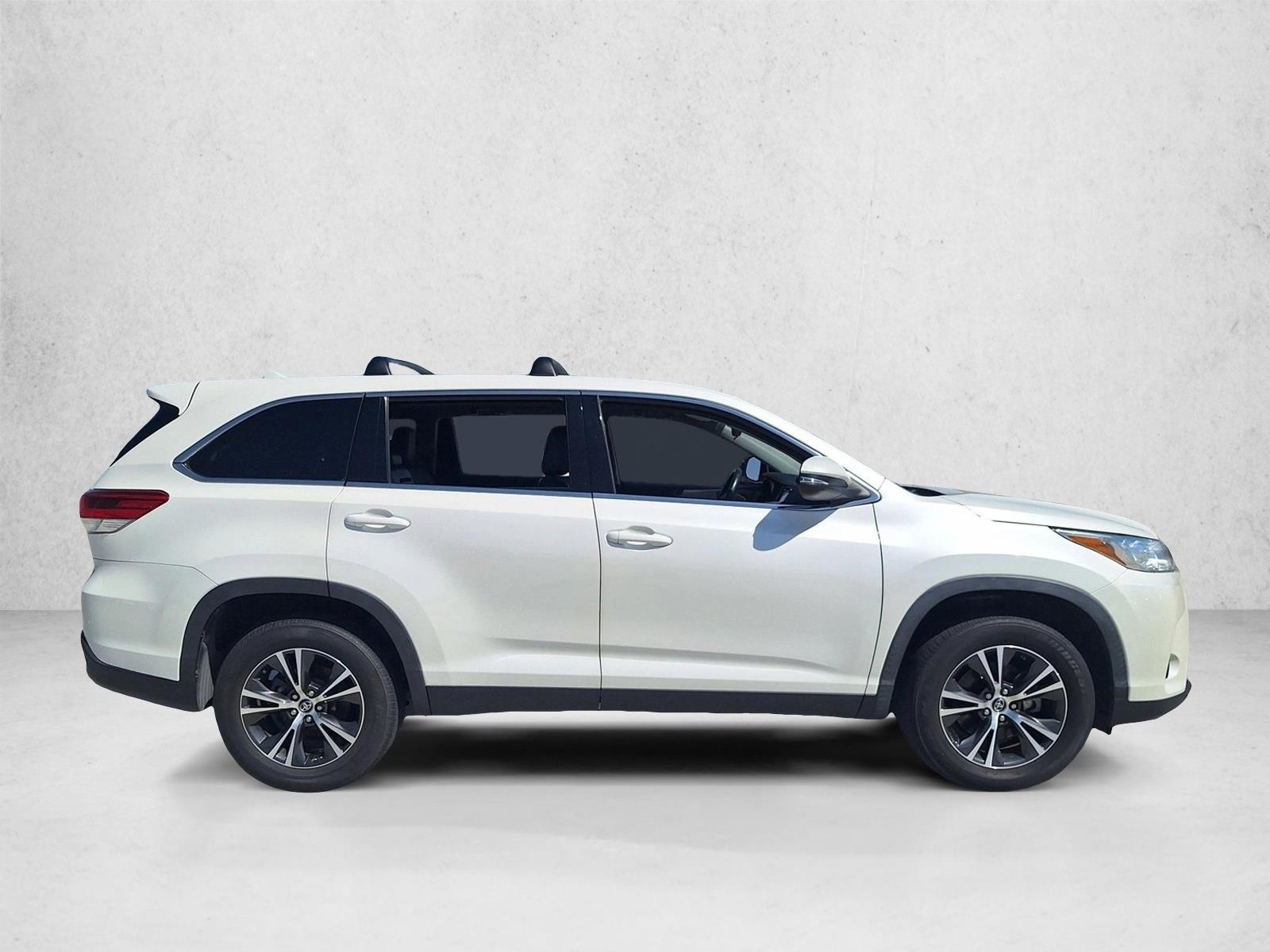 2019 Toyota Highlander LE Plus V6 photo 4