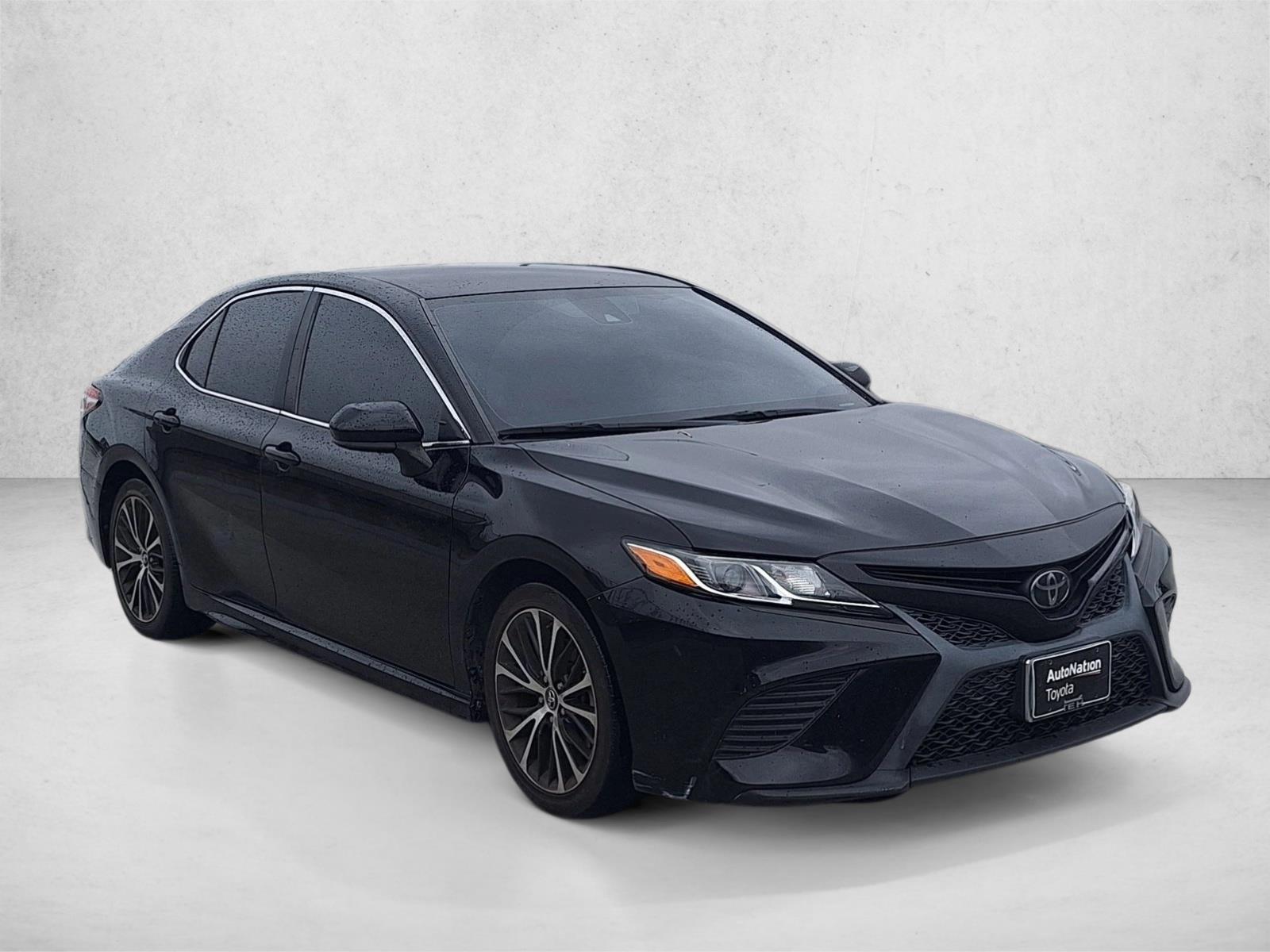 2020 Toyota Camry SE photo 2