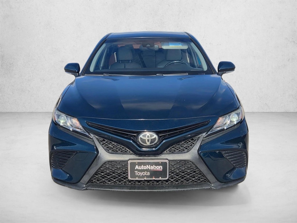 Used 2018 Toyota Camry SE Sedan