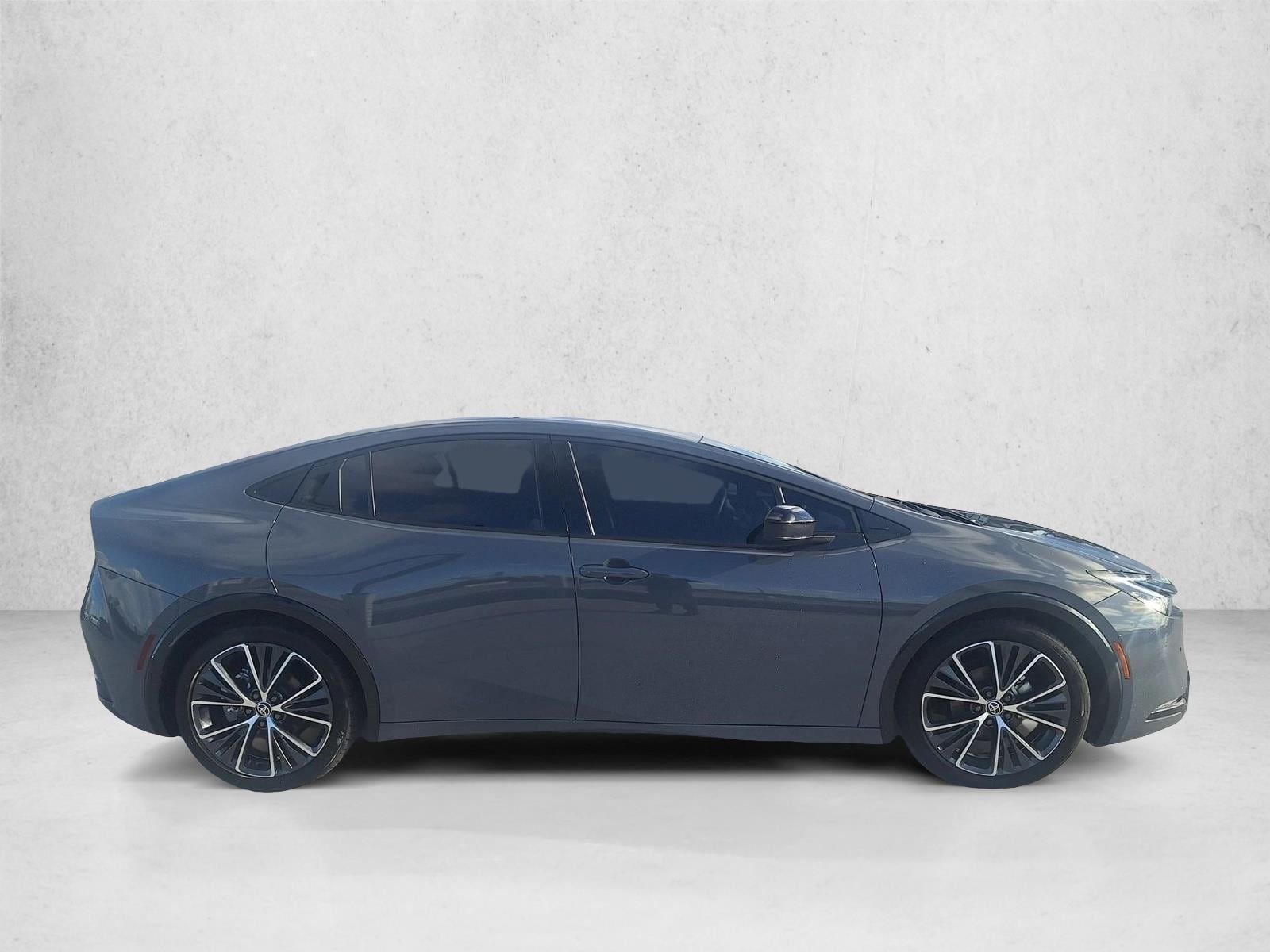 2025 Toyota Prius XLE photo 5
