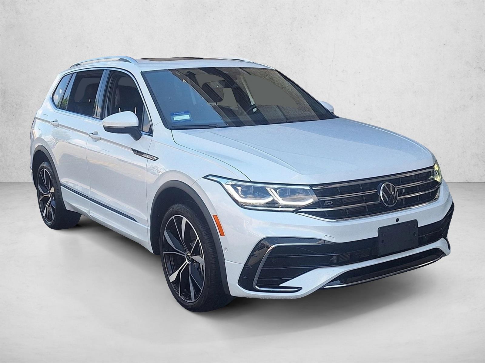 2024 Volkswagen Tiguan 2.0T SEL R-Line photo 3