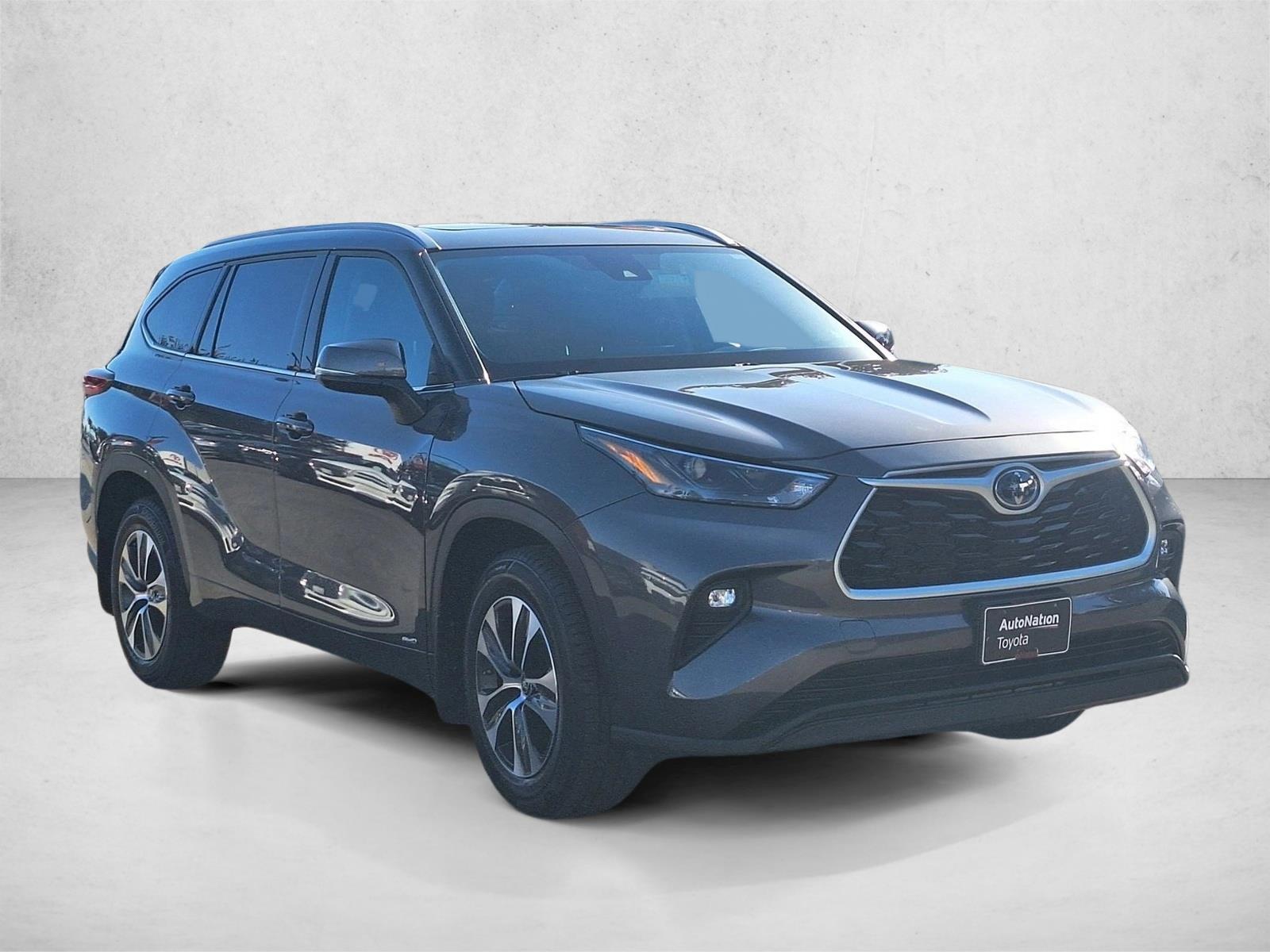 2022 Toyota Highlander Hybrid XLE photo 4