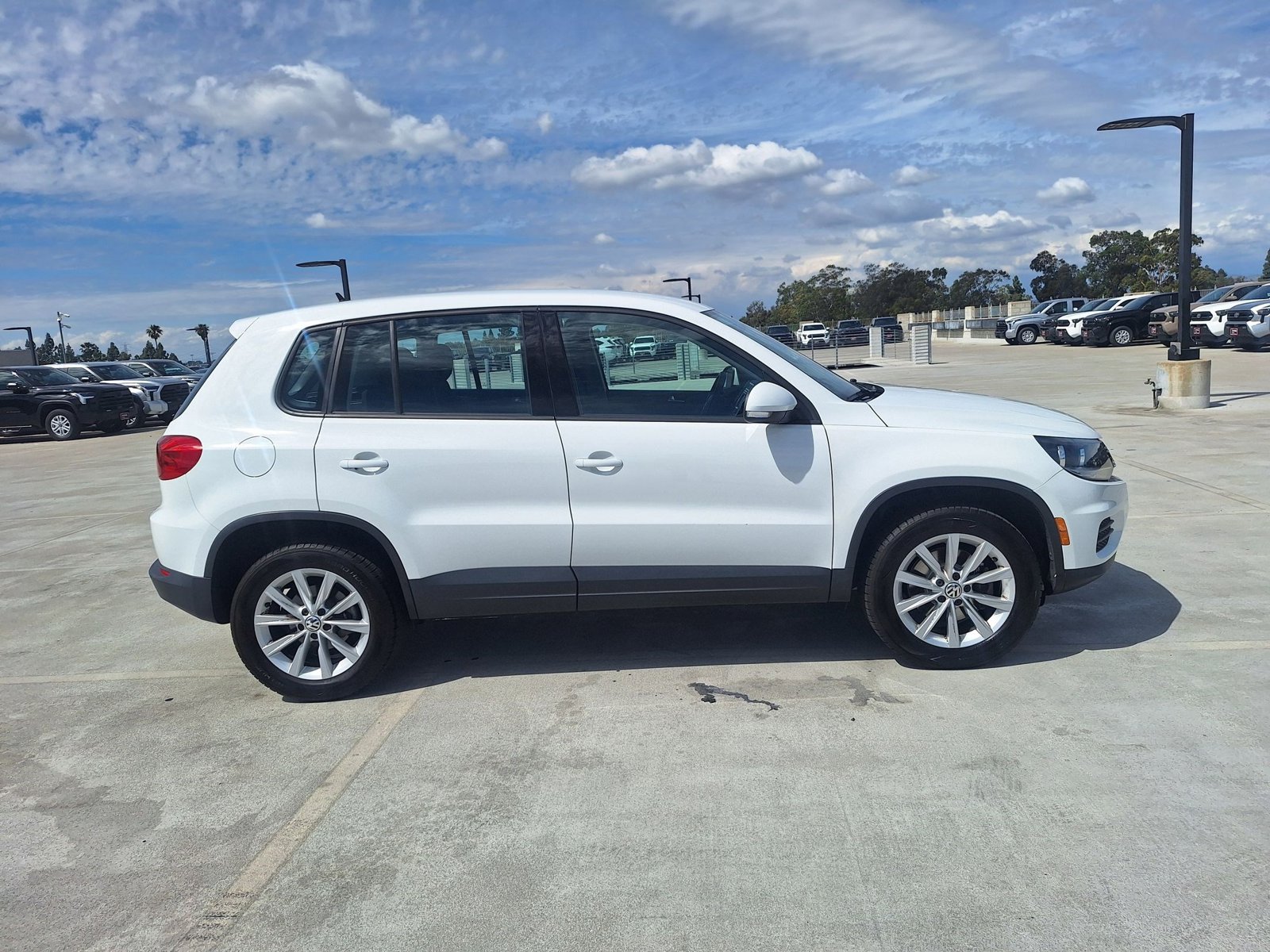2017 Volkswagen Tiguan 2.0T S photo 4