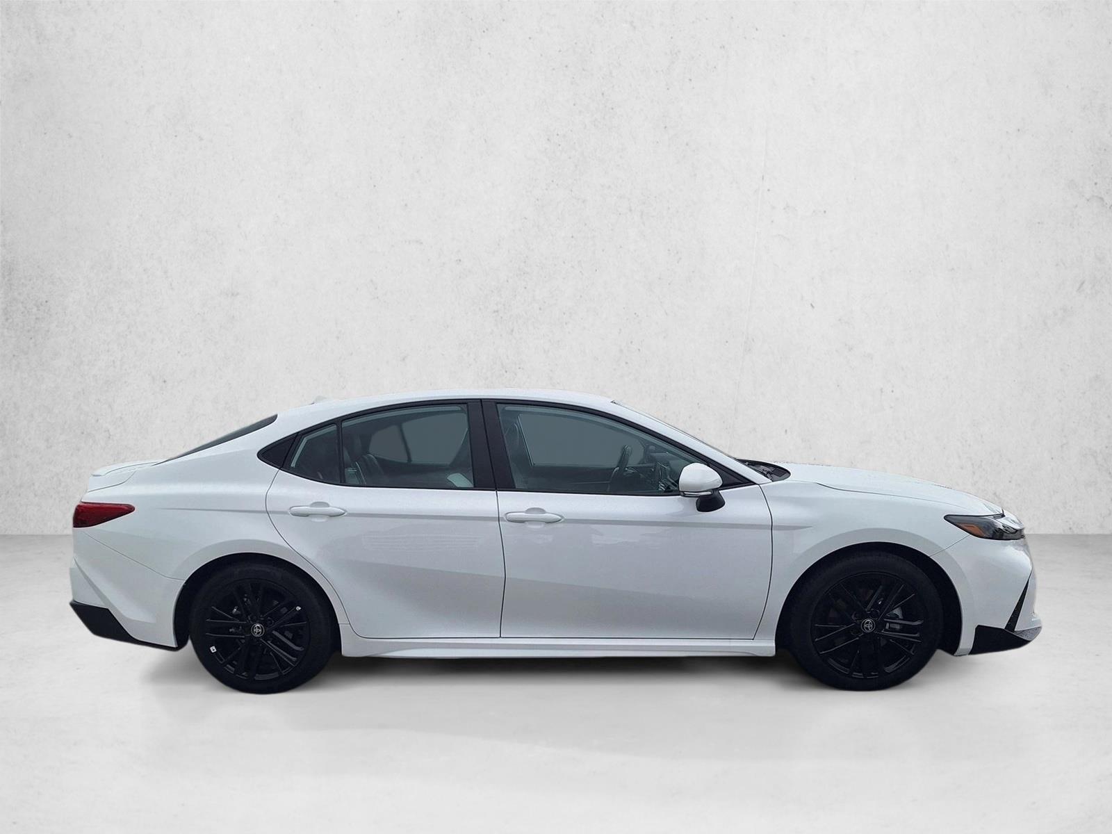 2025 Toyota Camry SE photo 4