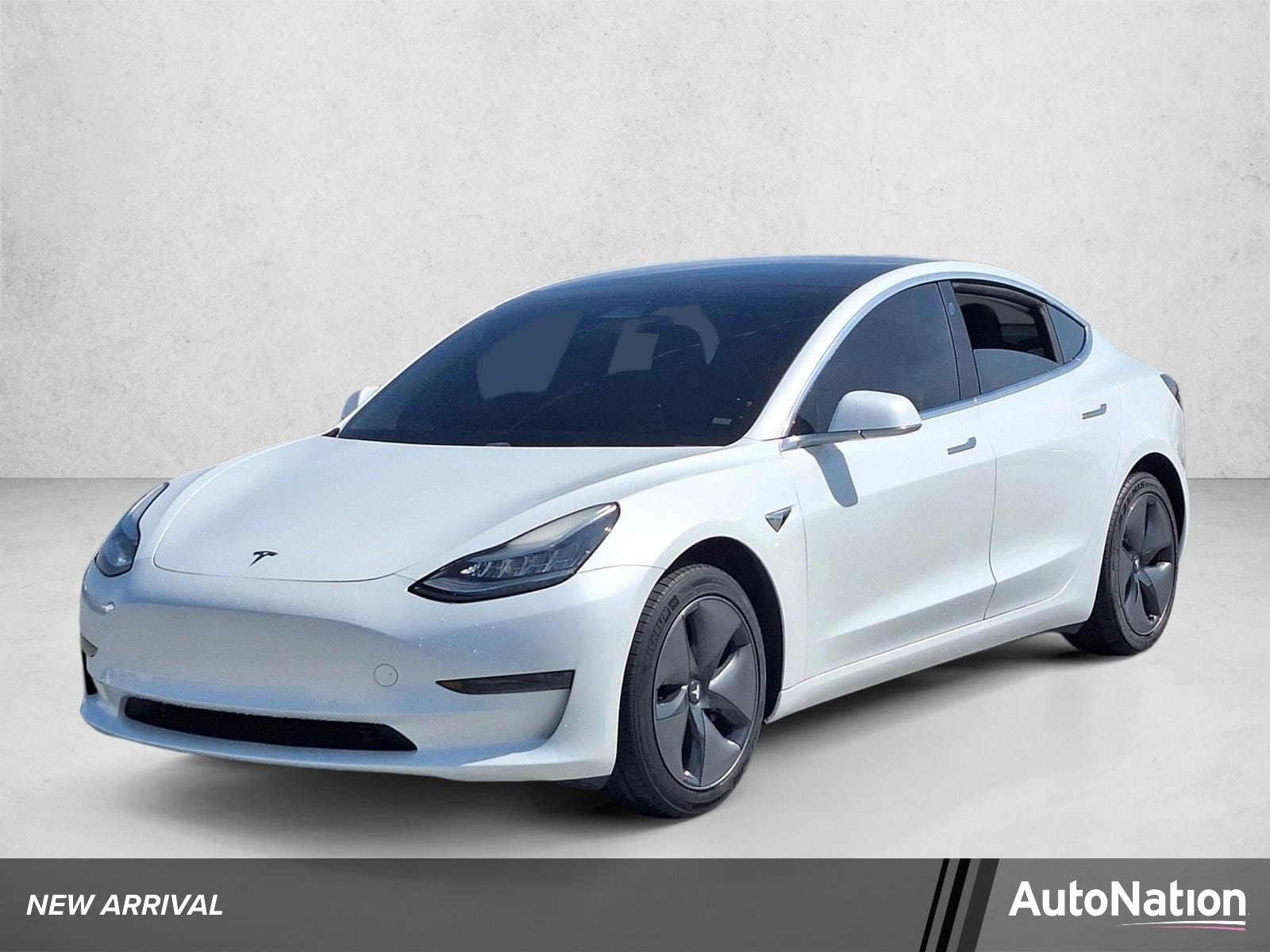 2020 Tesla Model 3 Standard Range Plus's photo