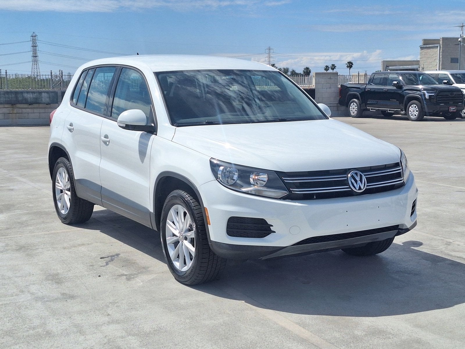 2017 Volkswagen Tiguan 2.0T S photo 3
