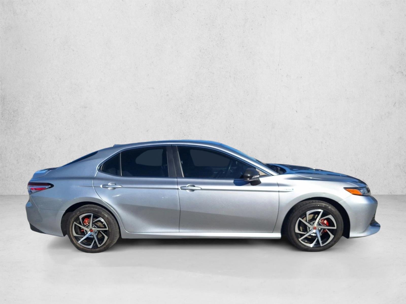 2019 Toyota Camry Hybrid LE photo 4