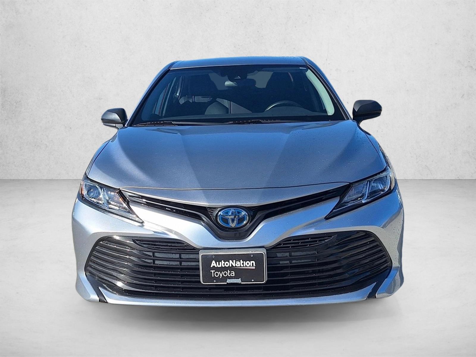 2019 Toyota Camry Hybrid LE photo 2