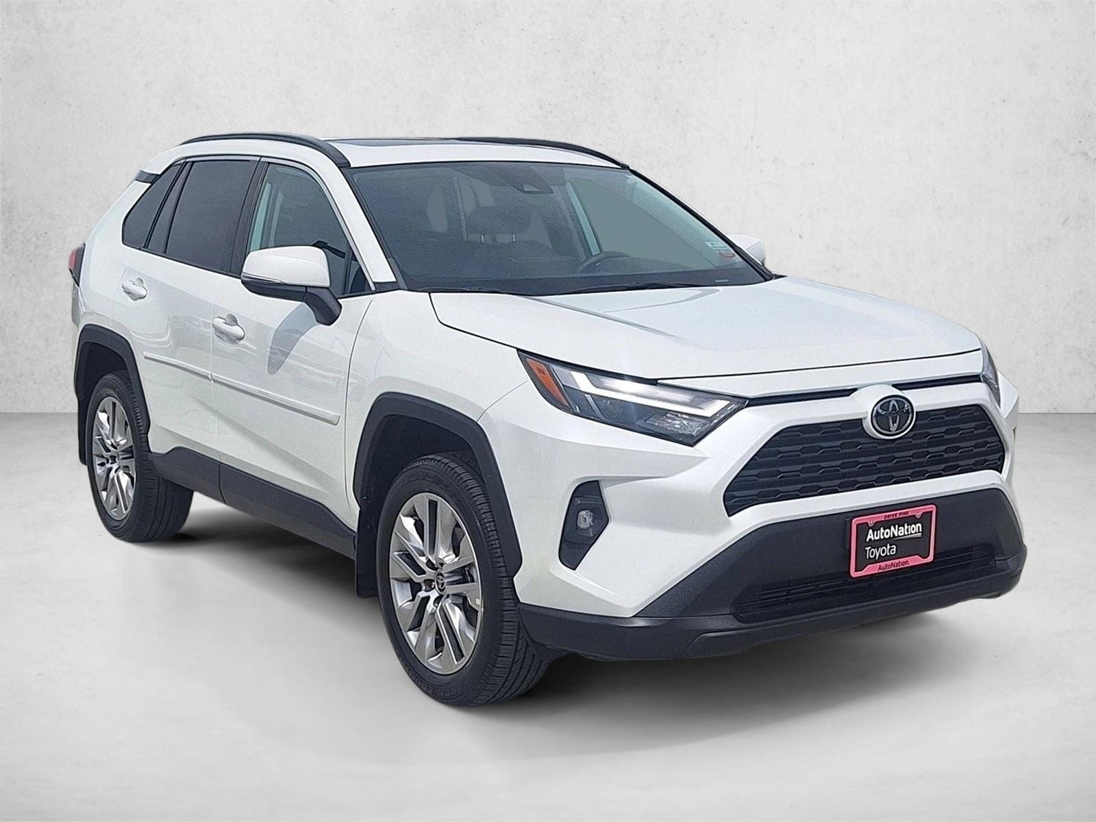 2023 Toyota RAV4 XLE Premium photo 3