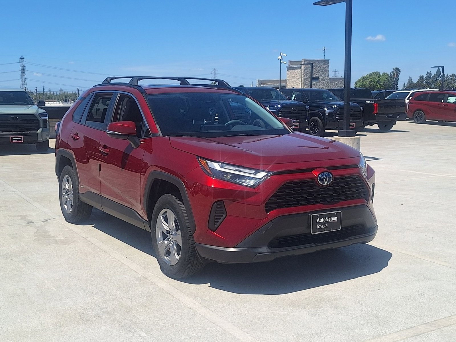 2023 Toyota RAV4 Hybrid XLE photo 3