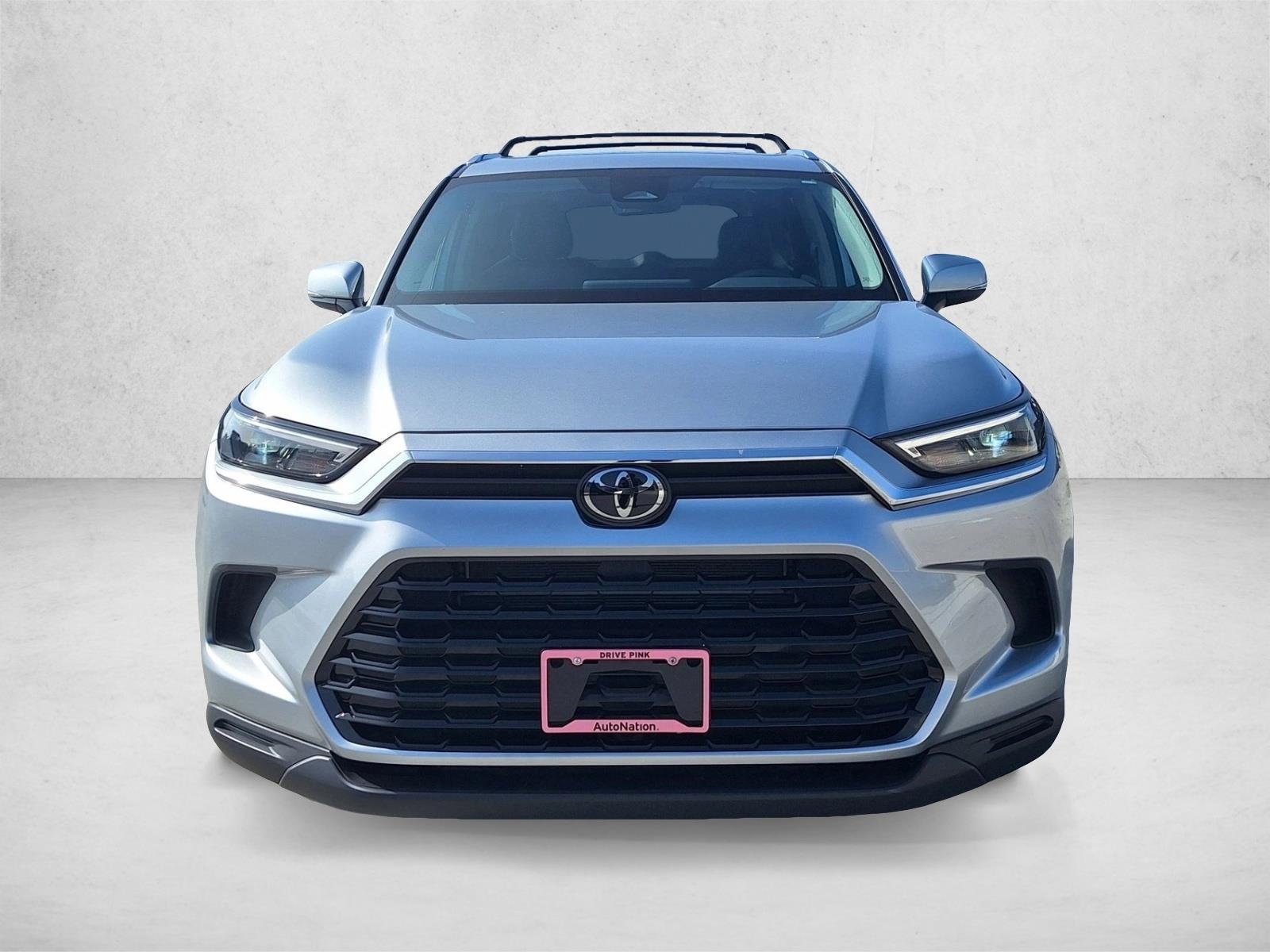 2024 Toyota Highlander Hybrid XLE photo 2