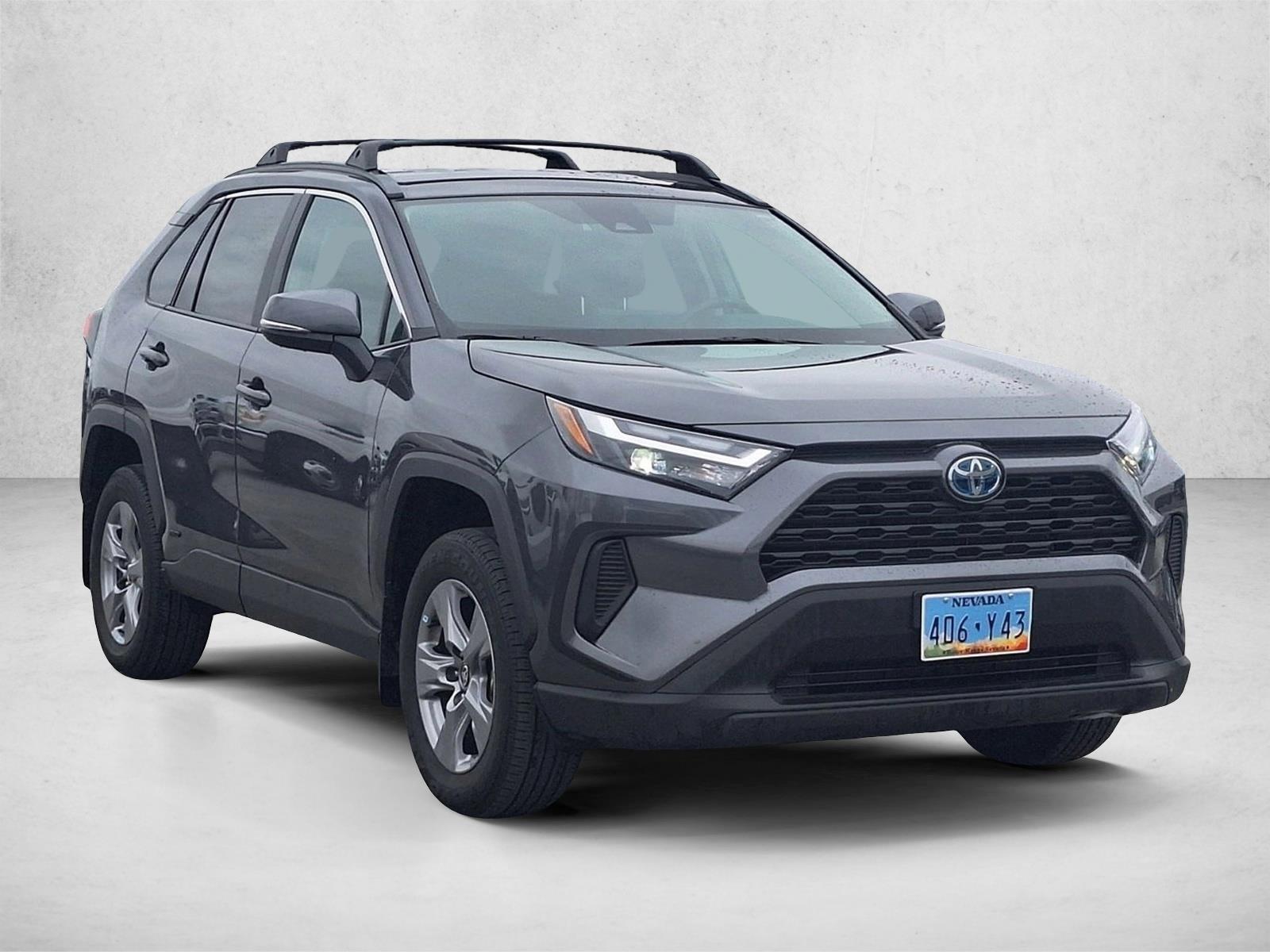 2022 Toyota RAV4 Hybrid XLE photo 3