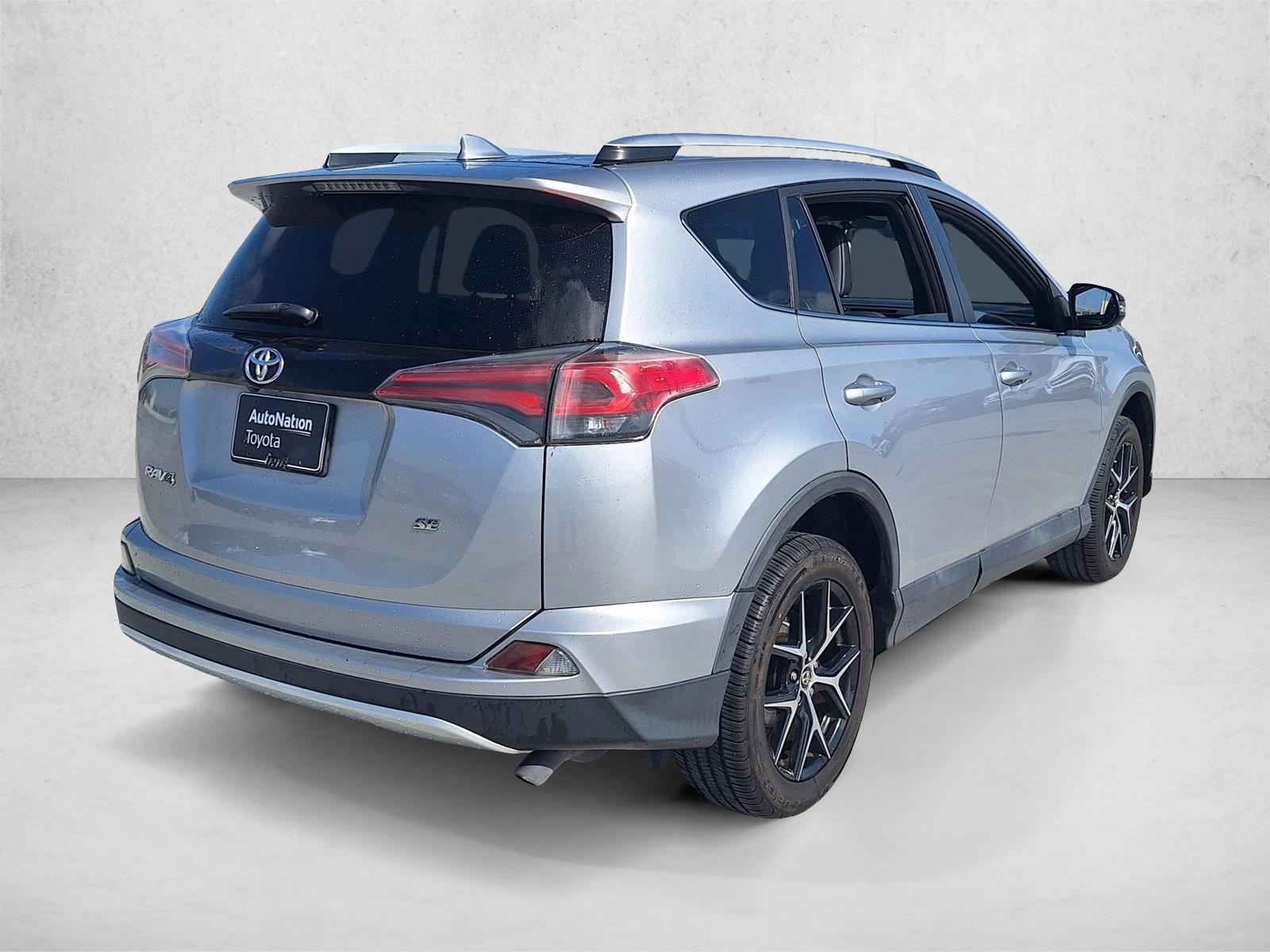 2016 Toyota RAV4 SE photo 5