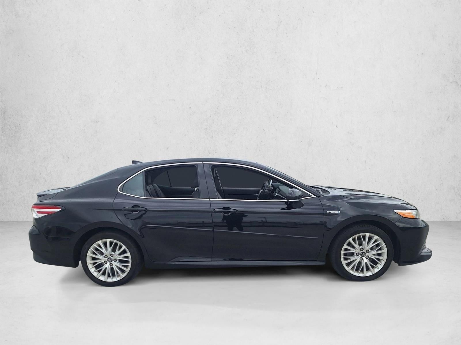 2020 Toyota Camry Hybrid XLE photo 4