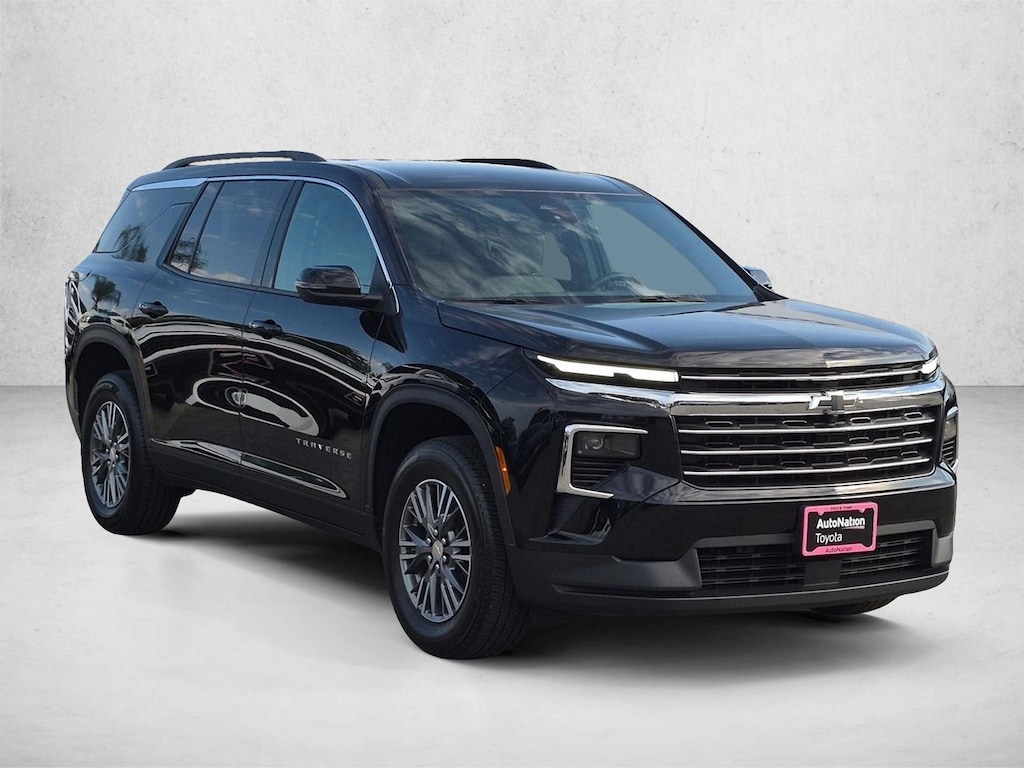 Used 2025 Chevrolet Traverse LT SUV