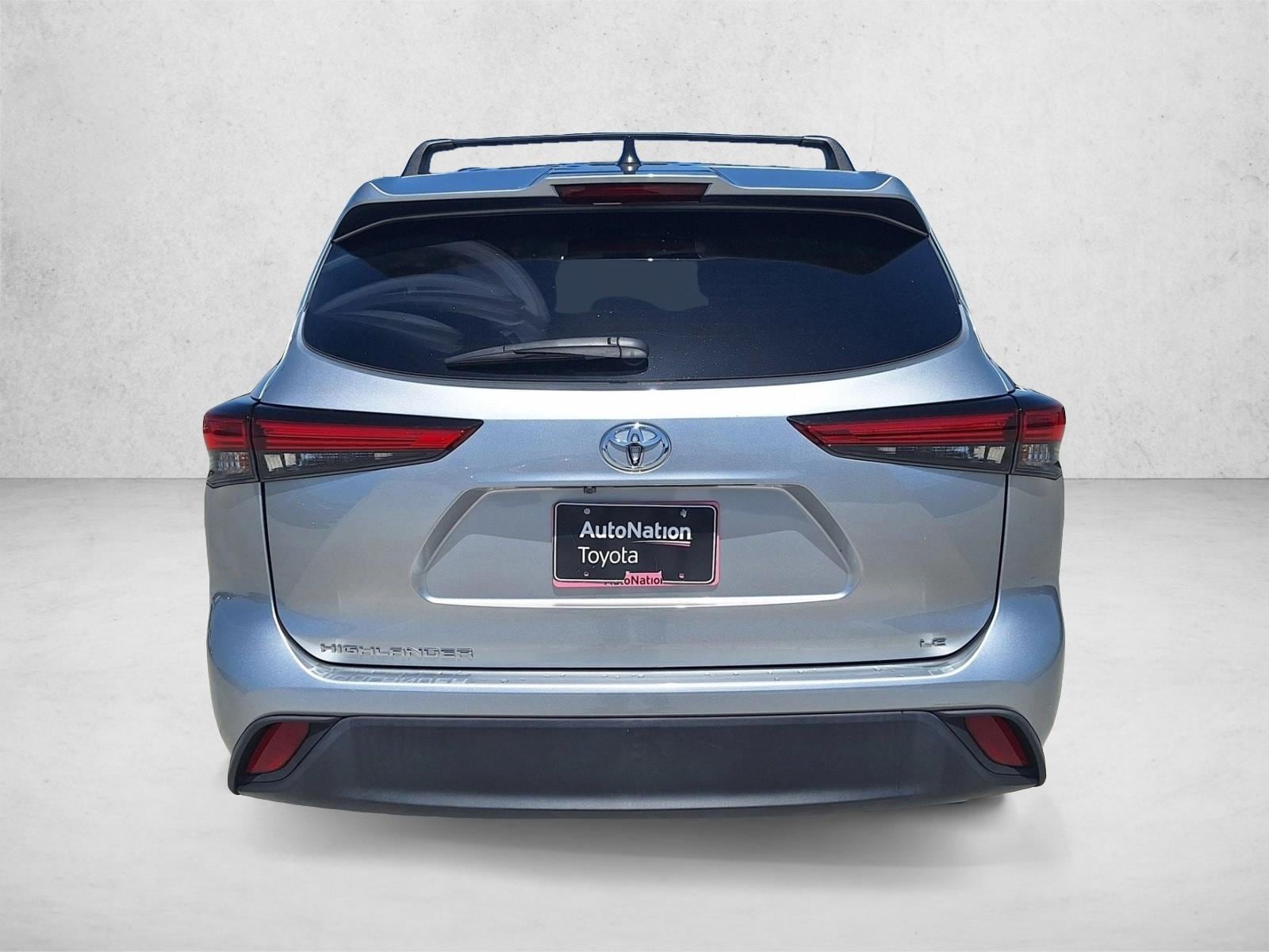 2023 Toyota Highlander LE photo 6