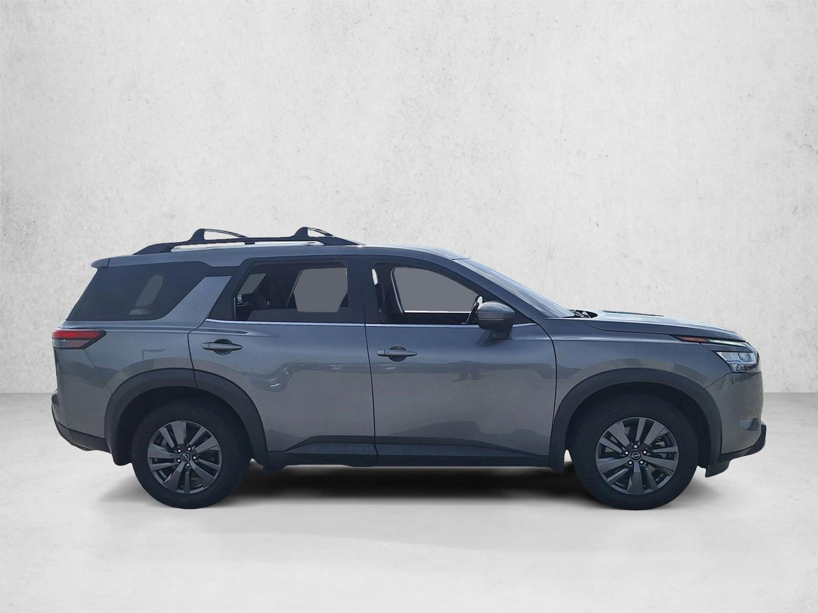 2022 Nissan Pathfinder SV photo 4