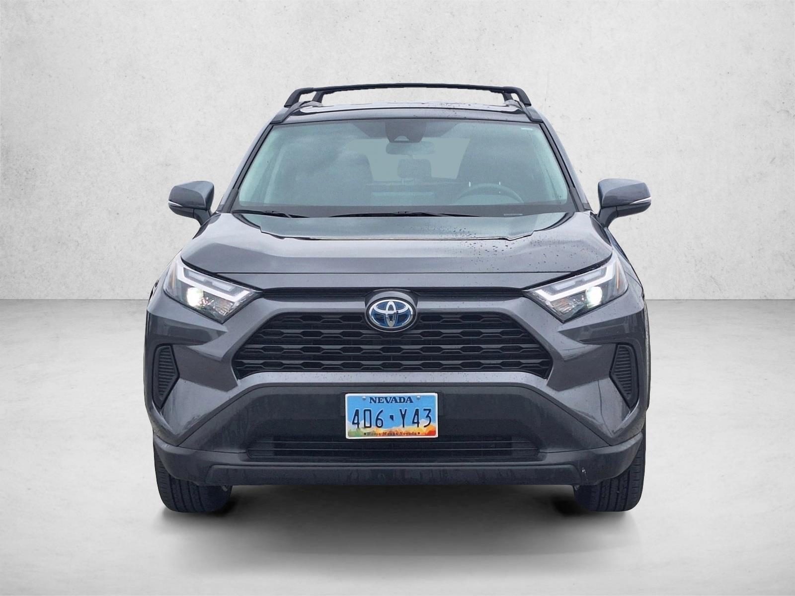 2022 Toyota RAV4 Hybrid XLE photo 2