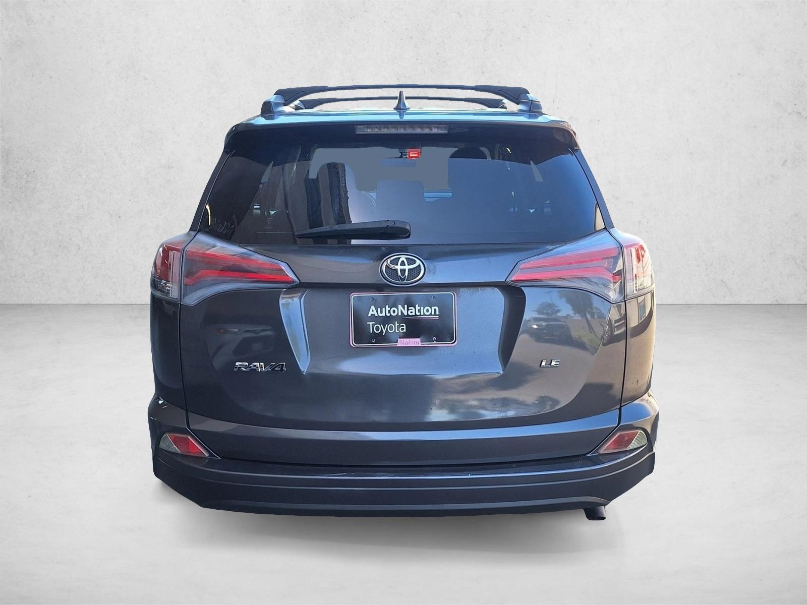 2016 Toyota RAV4 LE photo 6