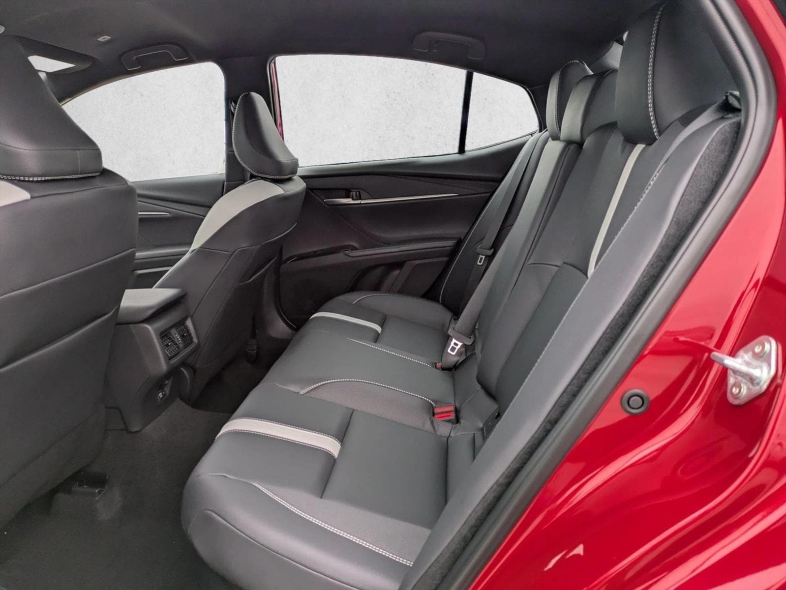 2025 Toyota Camry SE - Photo 15
