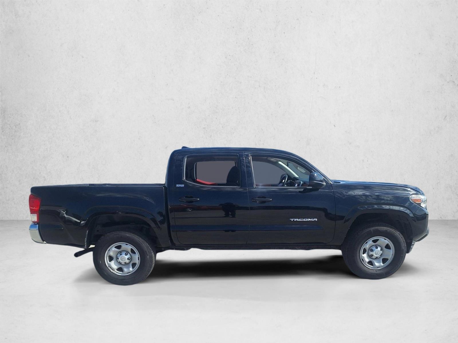 2017 Toyota Tacoma SR5 photo 4