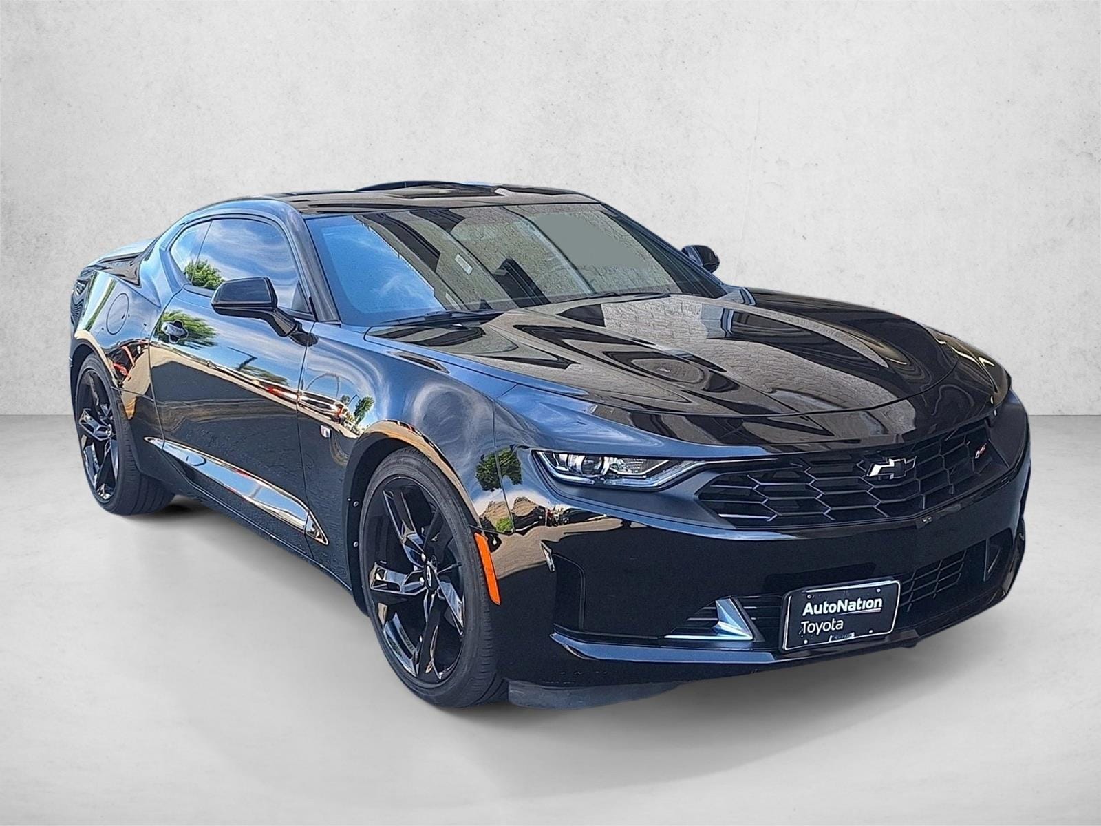 2023 Chevrolet Camaro photo 3