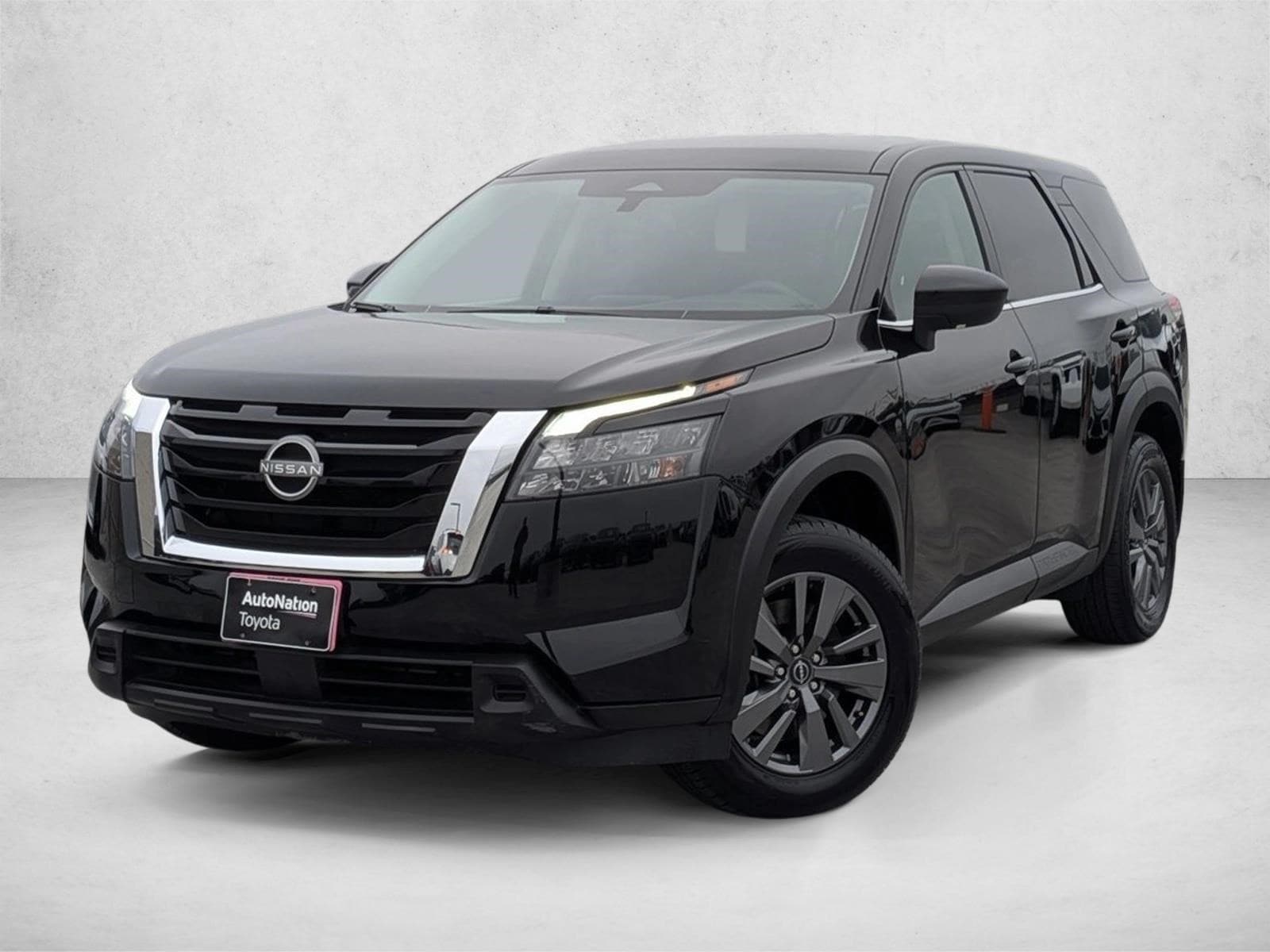 2024 Nissan Pathfinder S 2WD's photo