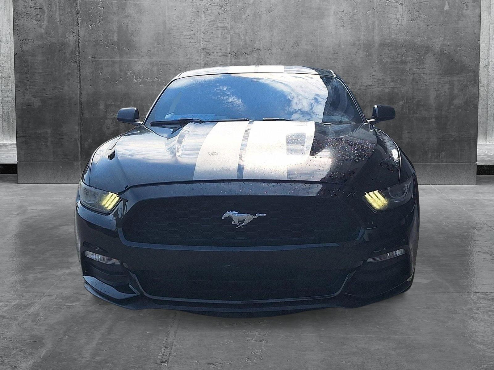 2016 Ford Mustang V6 photo 2