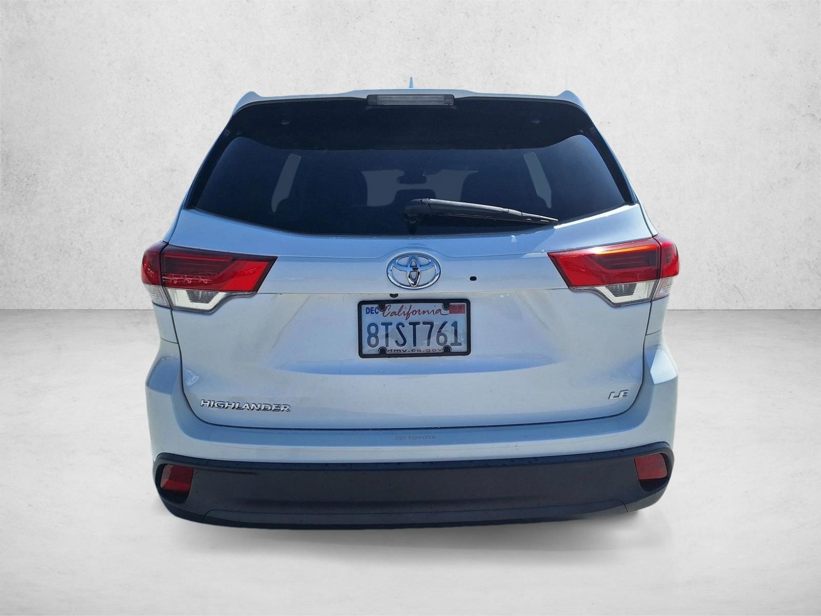 2019 Toyota Highlander LE Plus V6 photo 6