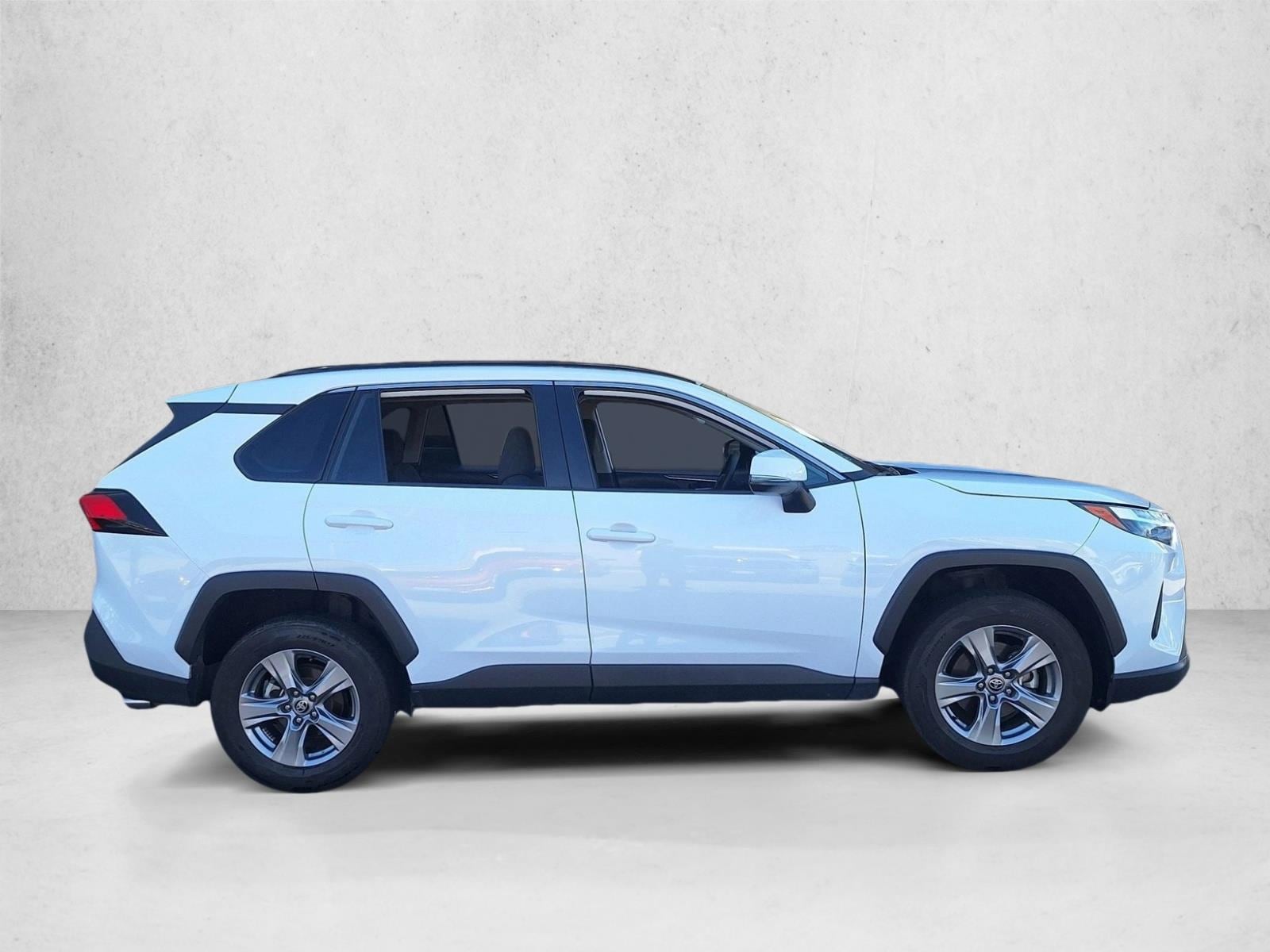 2024 Toyota RAV4 XLE photo 4