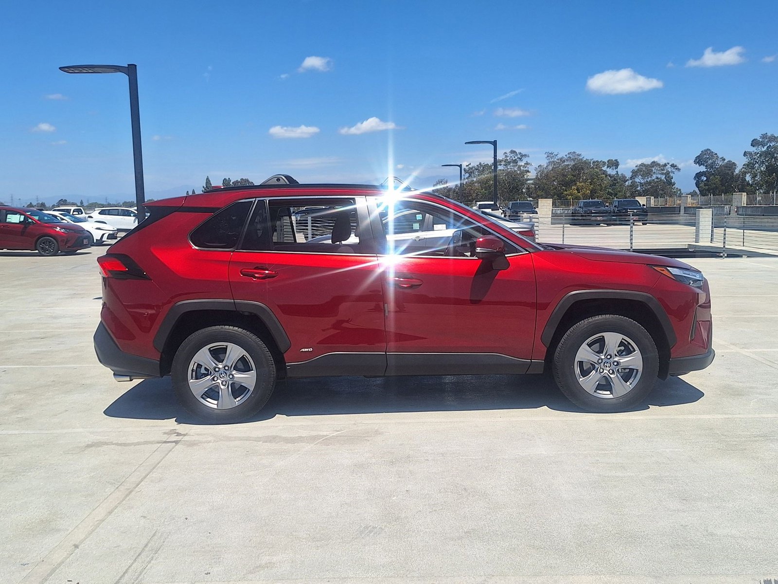 2023 Toyota RAV4 Hybrid XLE photo 4