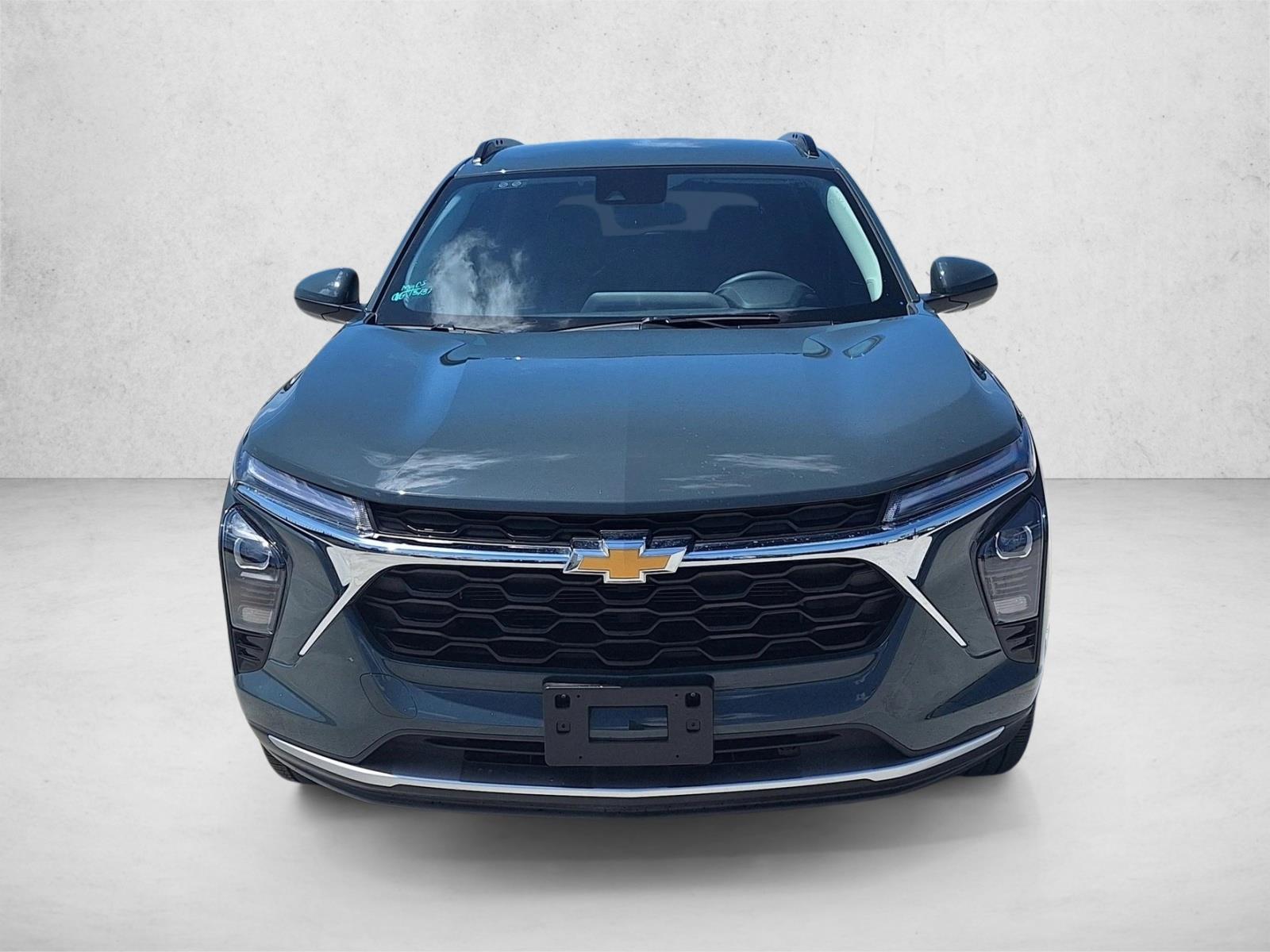 2025 Chevrolet Trax LT photo 2