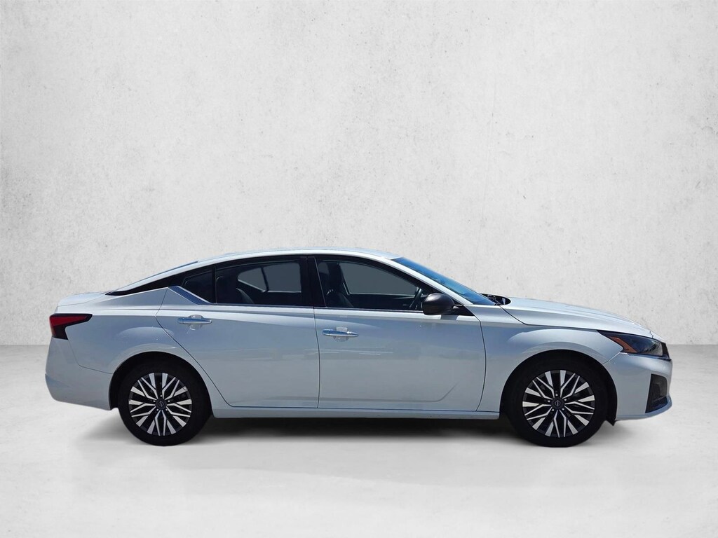 Used 2024 Nissan Altima 2.5 SV Sedan