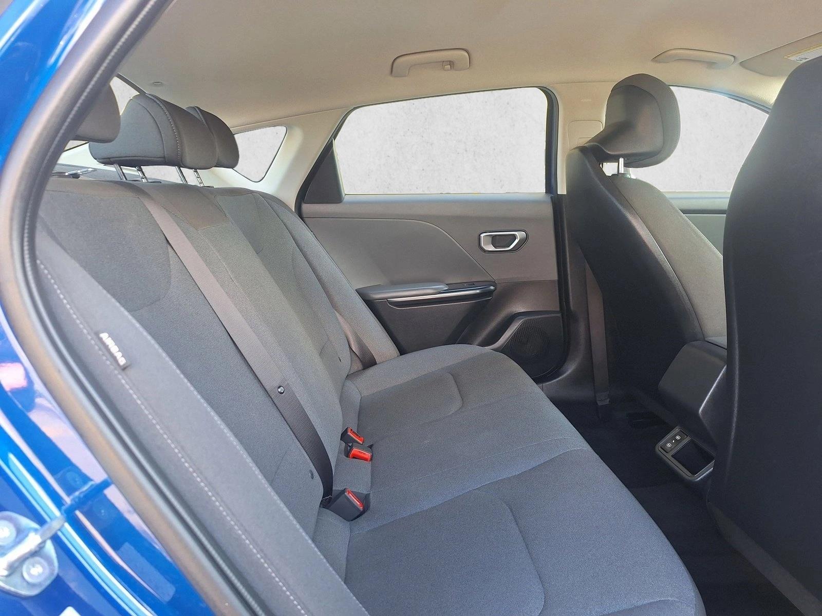 2025 Kia K4 LXS - Photo 19