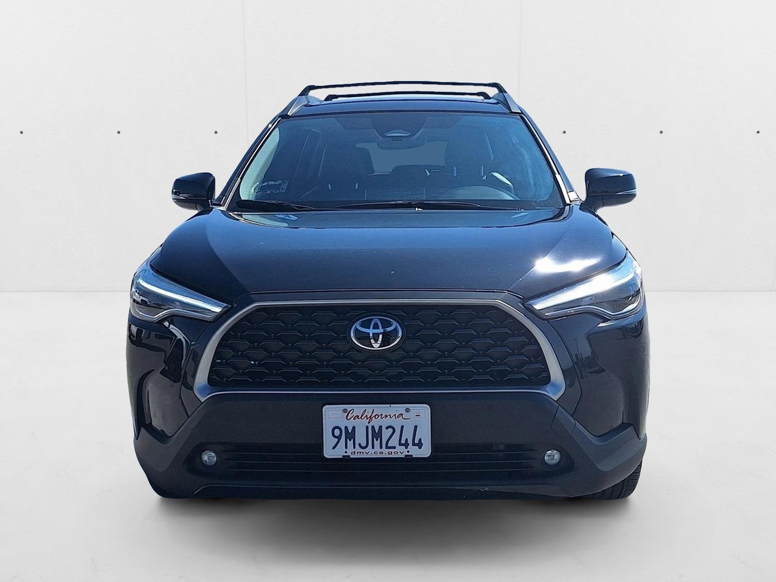 2024 Toyota Corolla Cross XLE photo 2