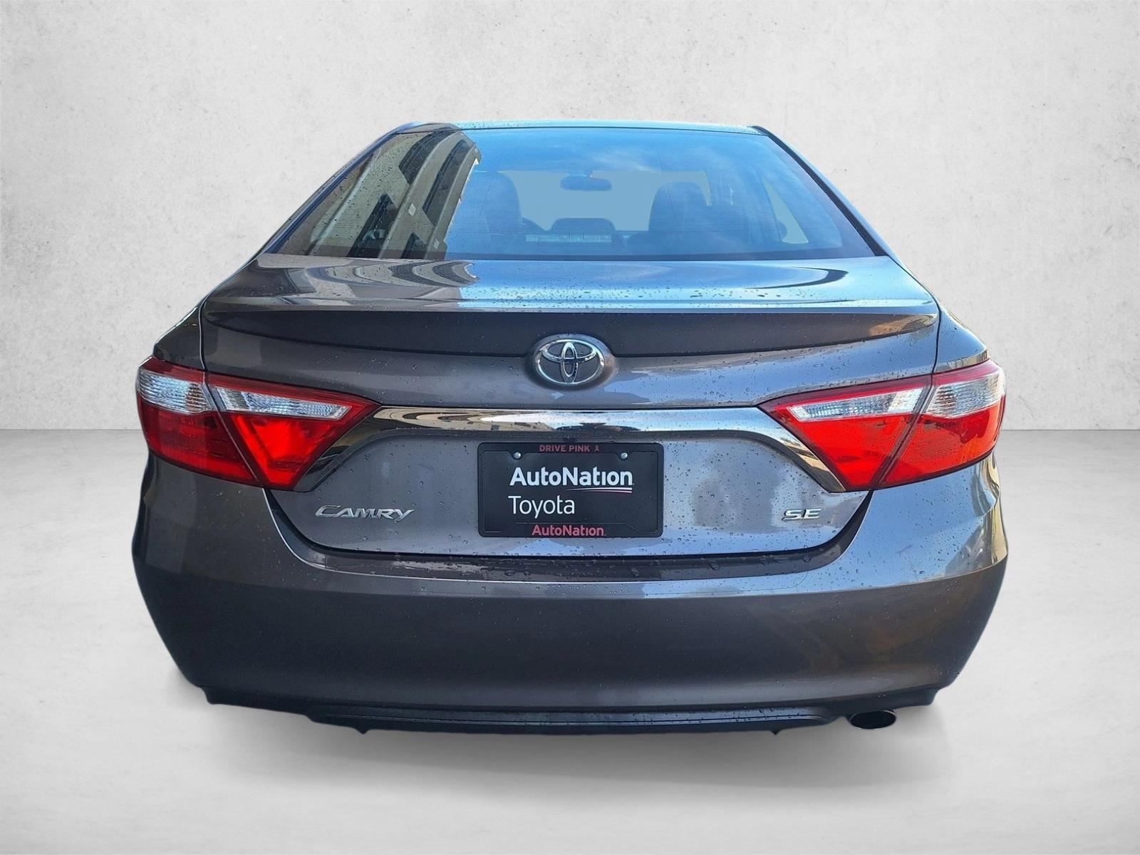 2016 Toyota Camry SE photo 6
