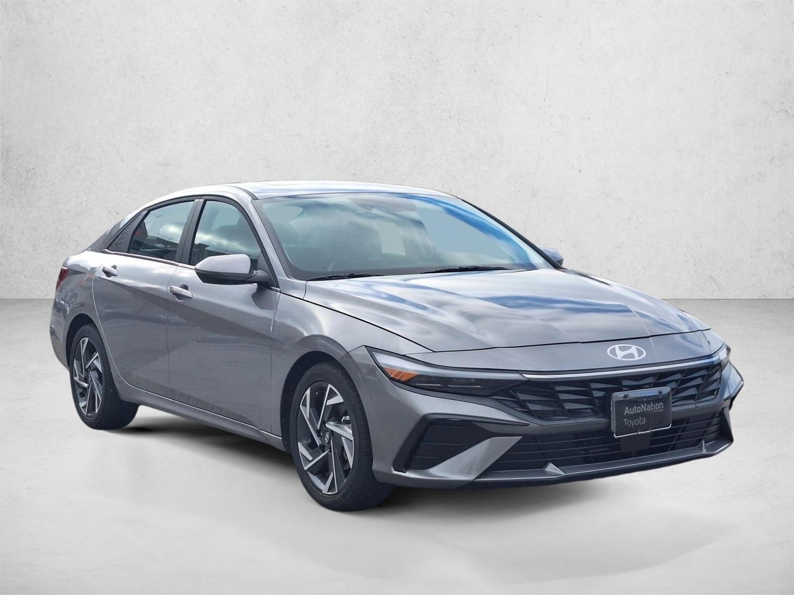 2025 Hyundai Elantra Limited photo 3