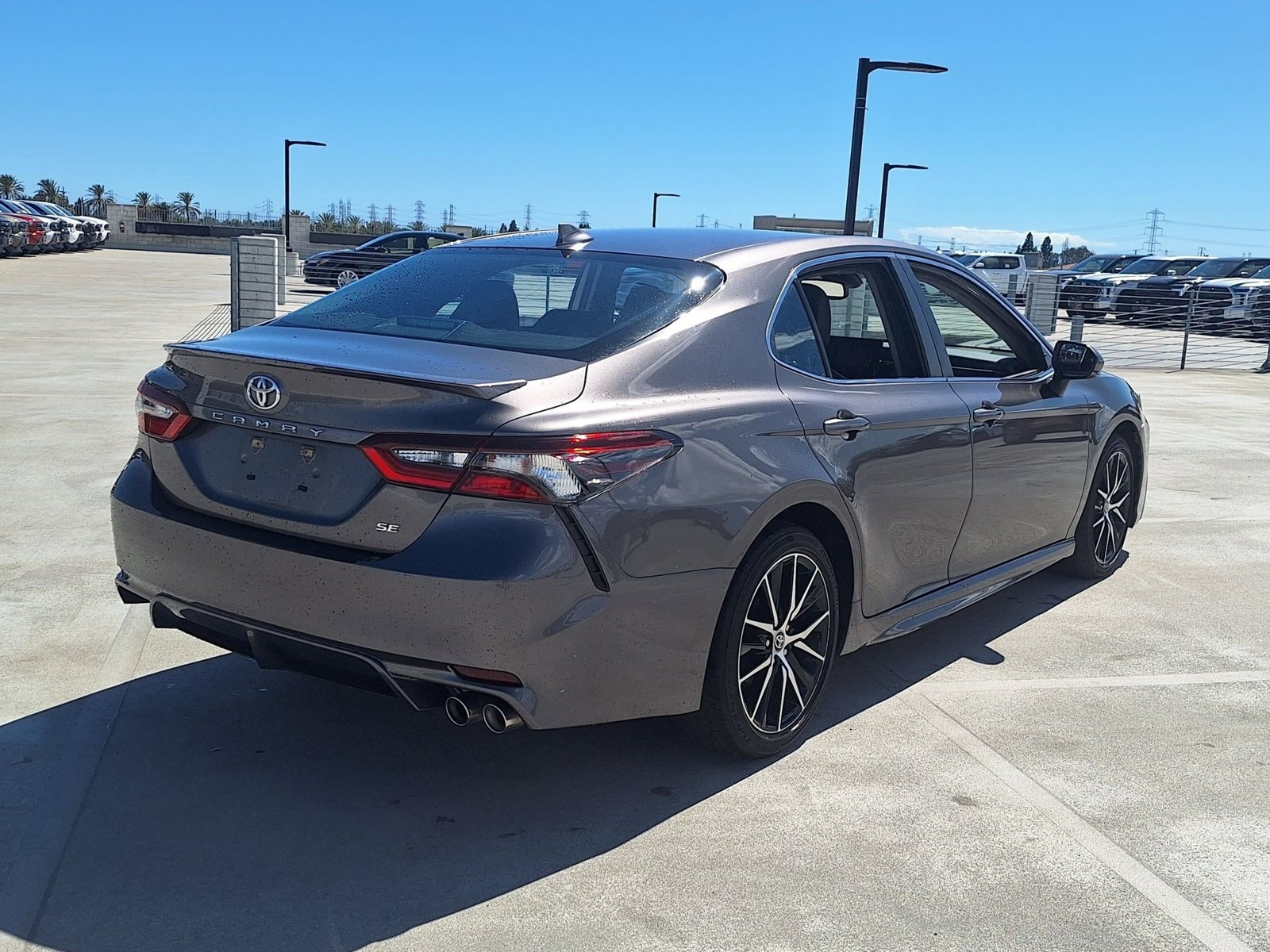 2022 Toyota Camry SE photo 5