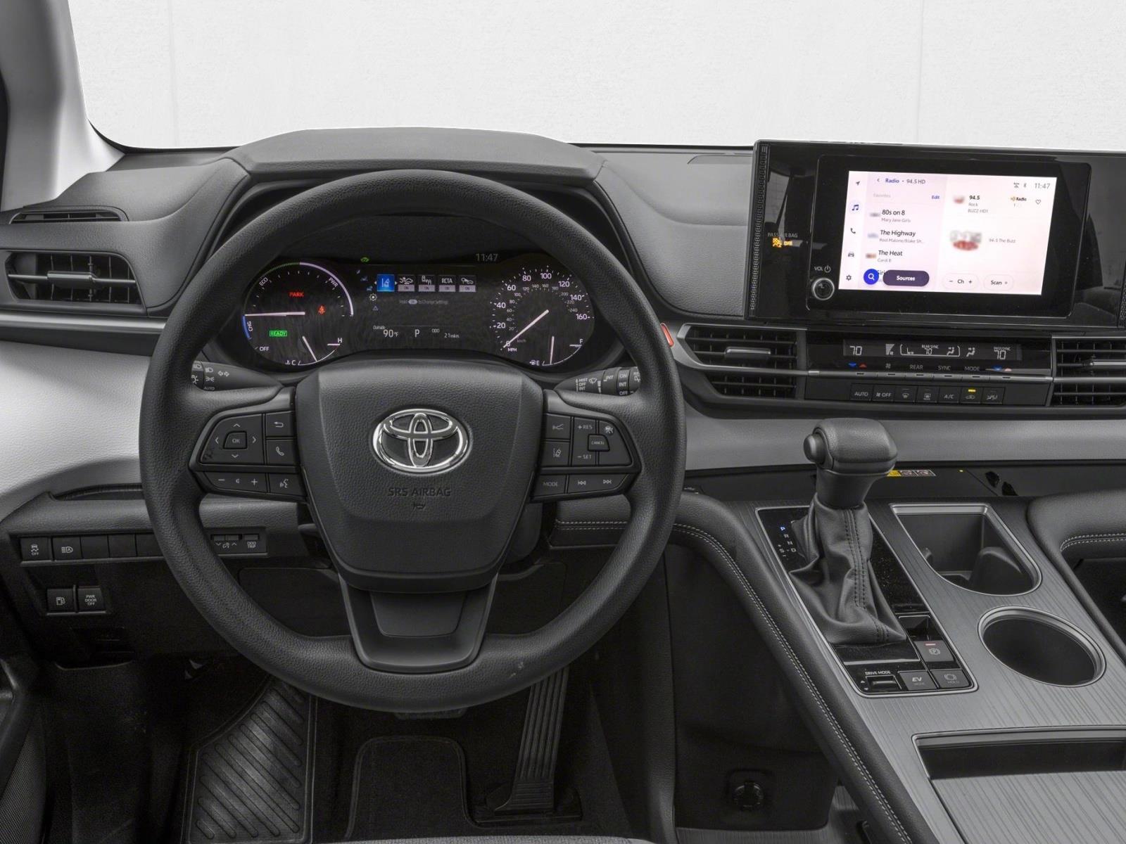 2026 Toyota Sienna LE photo 4