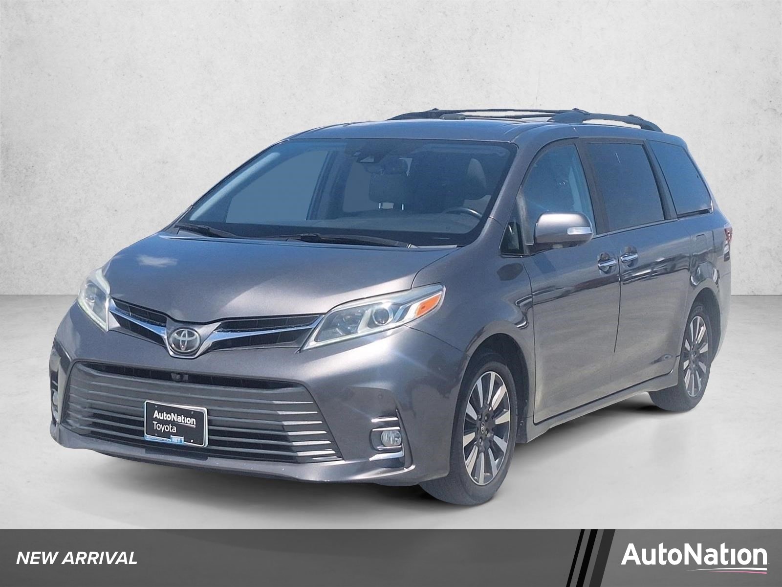 2019 Toyota Sienna Limited V6 7-Passenger's photo