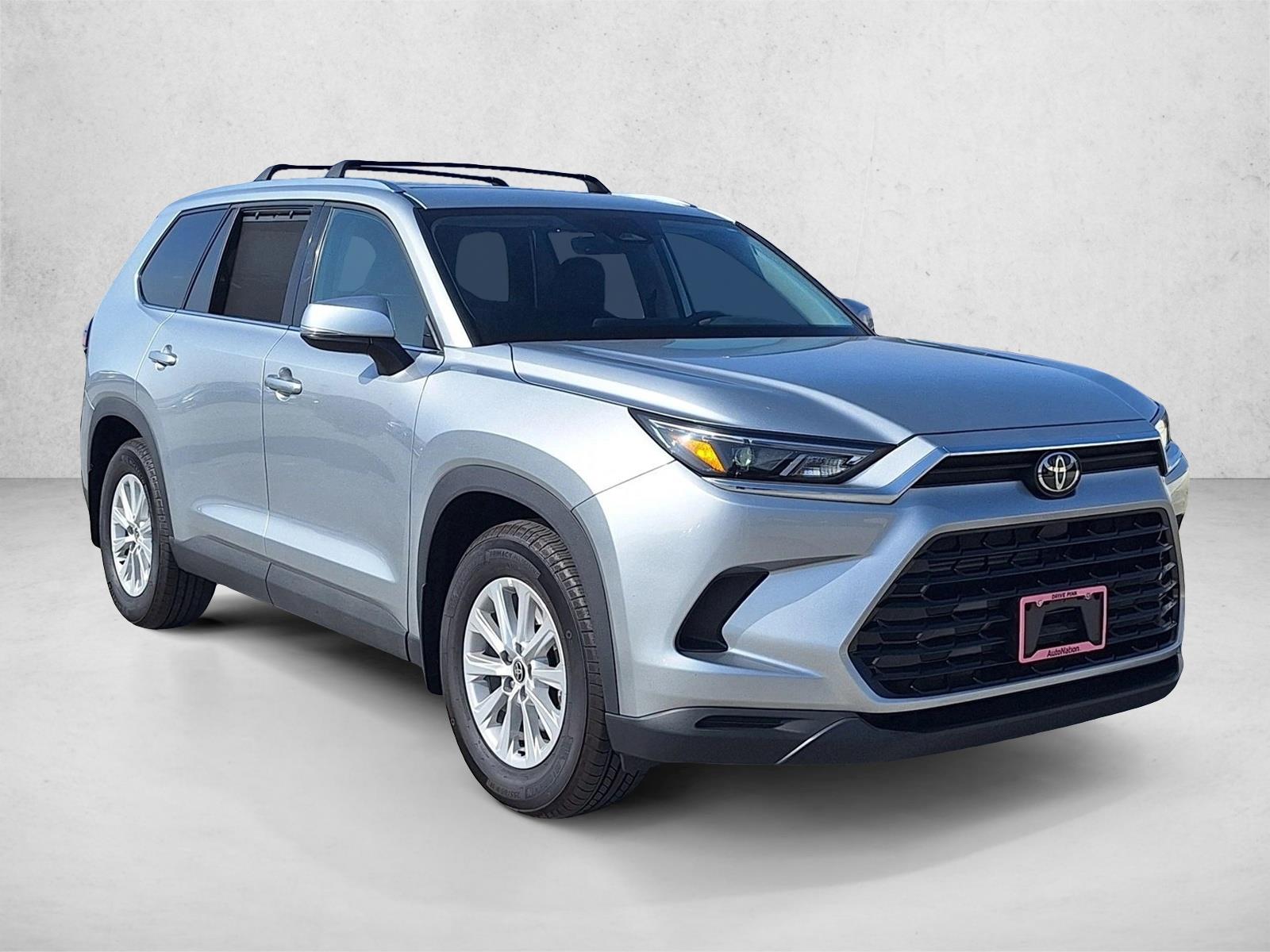 2024 Toyota Highlander Hybrid XLE photo 3