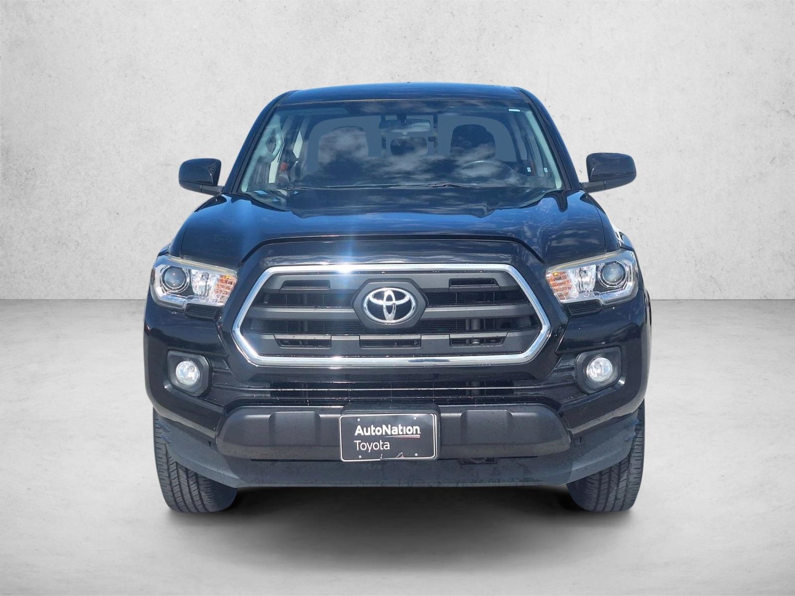 2017 Toyota Tacoma SR5 photo 2