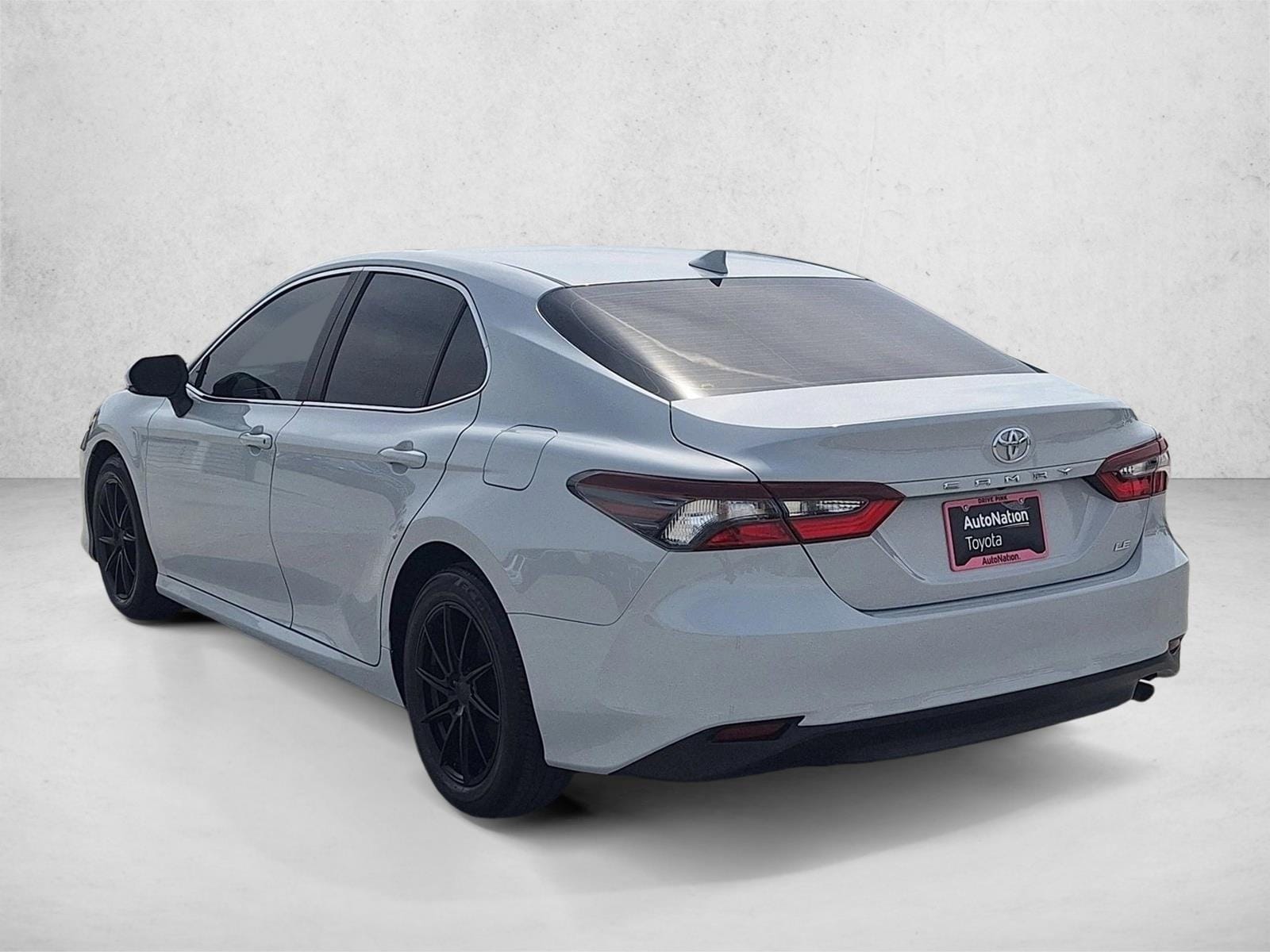 2023 Toyota Camry LE photo 3